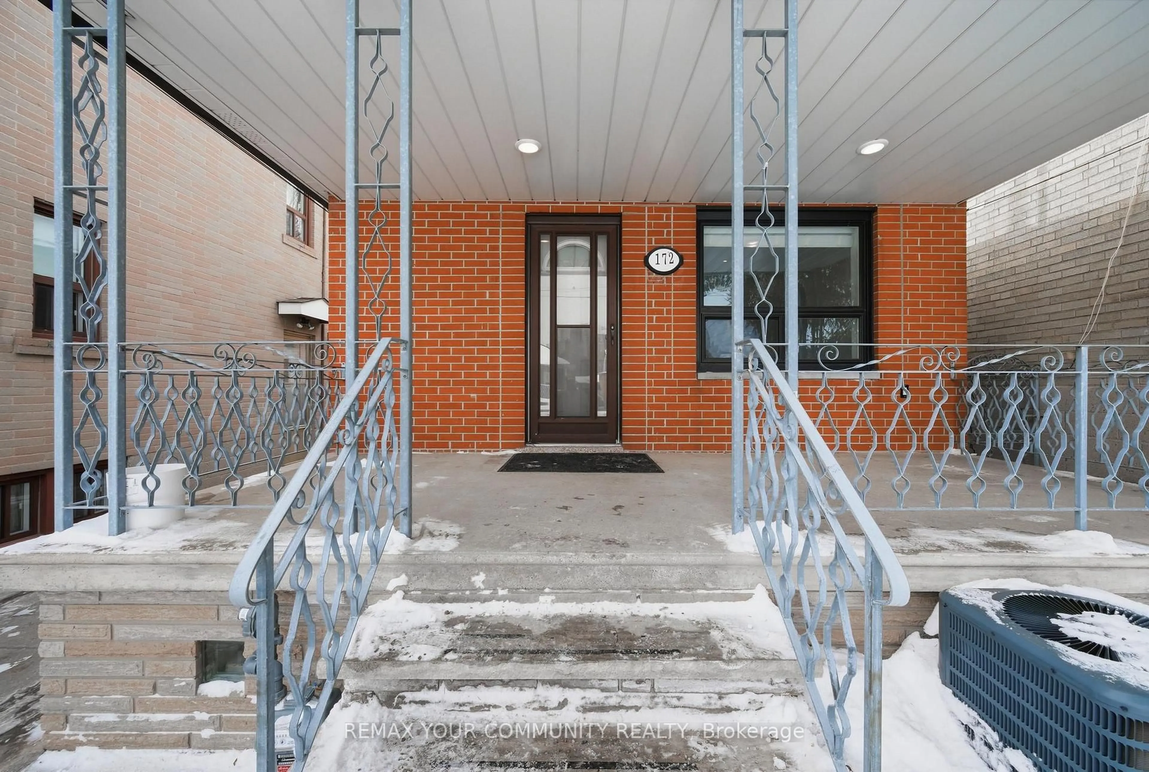 Indoor foyer for 172 Times Rd, Toronto Ontario M6B 3M6