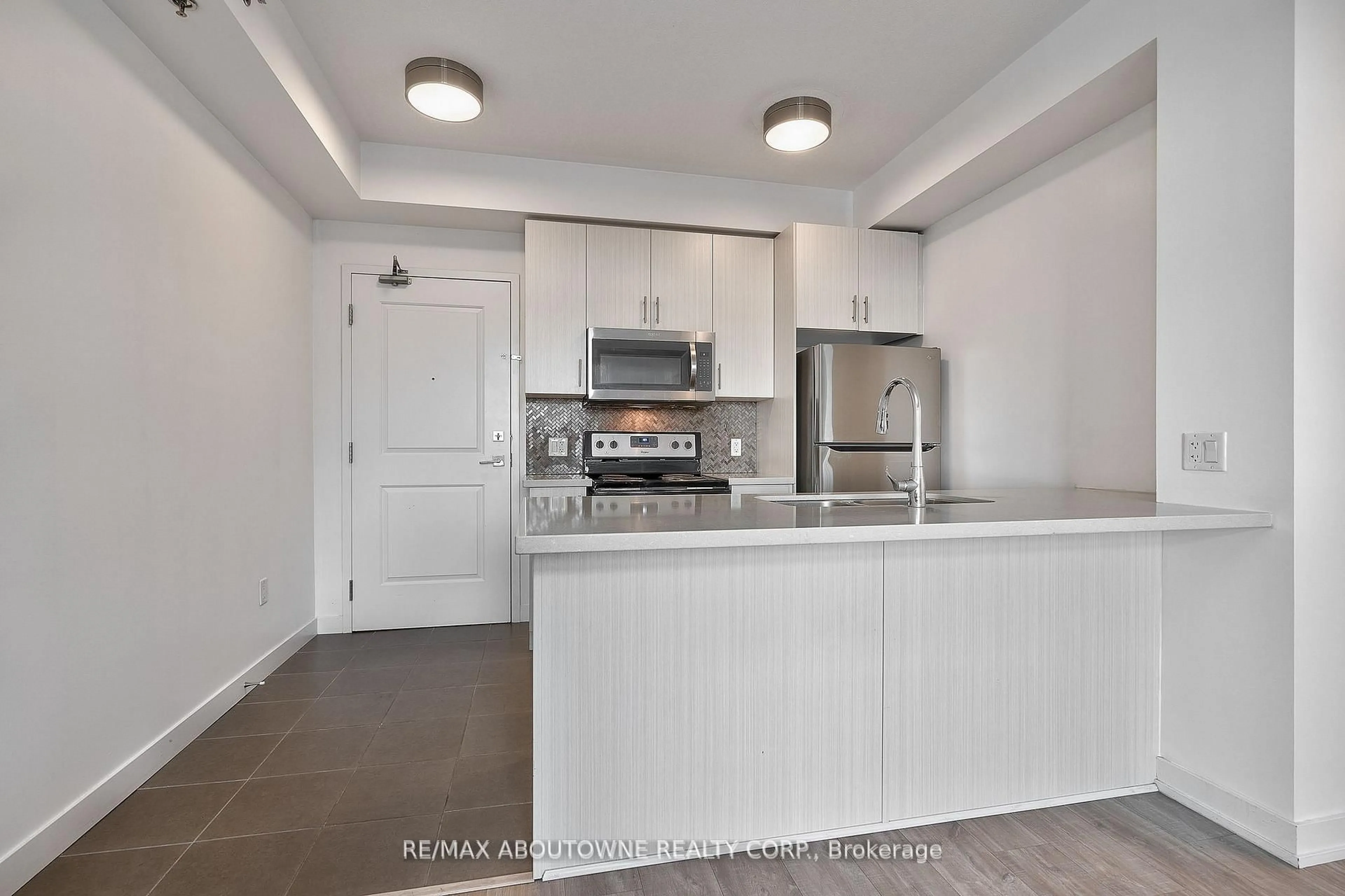 Standard kitchen, unknown for 2490 Old Bronte Rd #306, Oakville Ontario L6M 0Y5