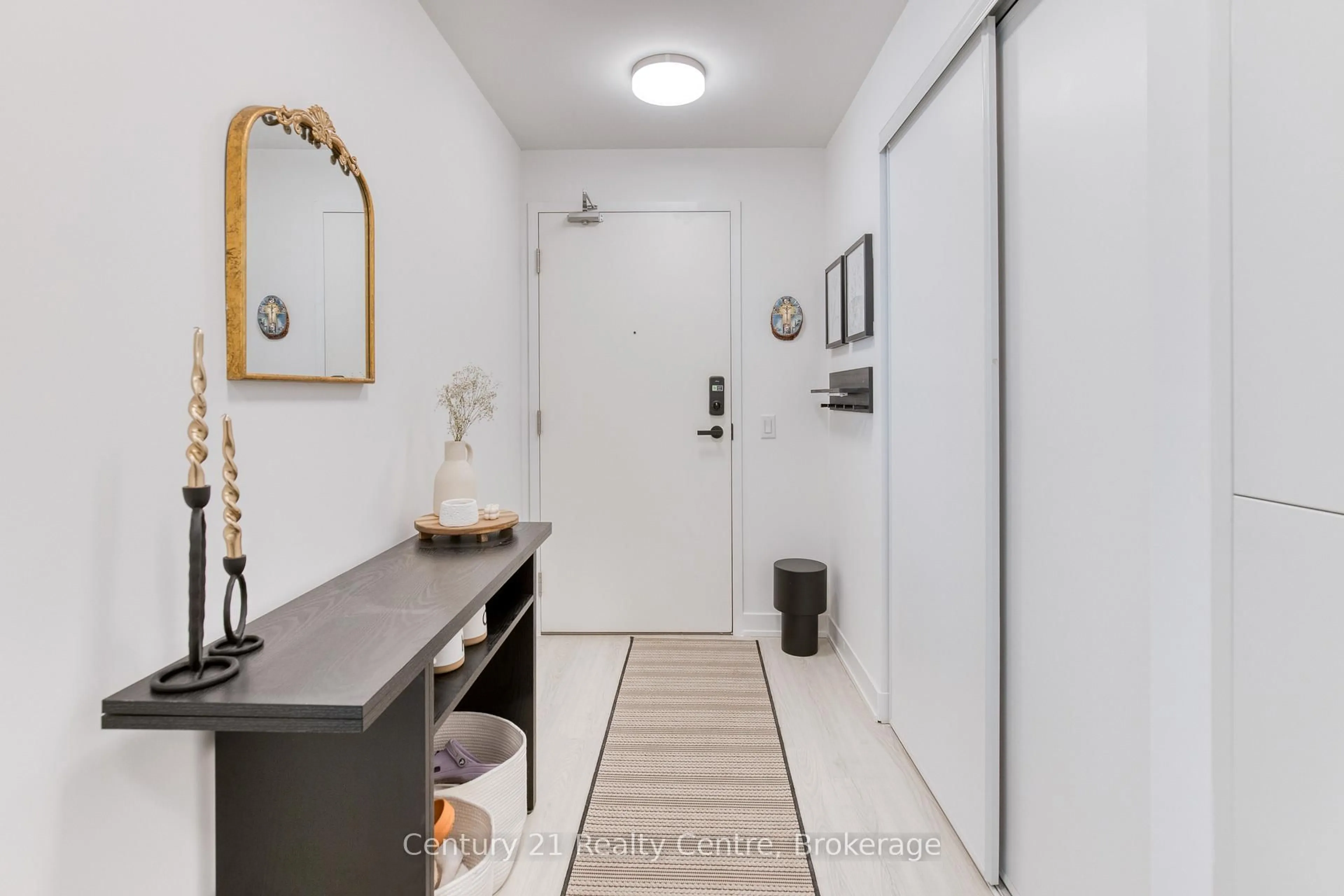 Indoor entryway for 3883 Quartz Rd #5506, Mississauga Ontario L5B 0M4