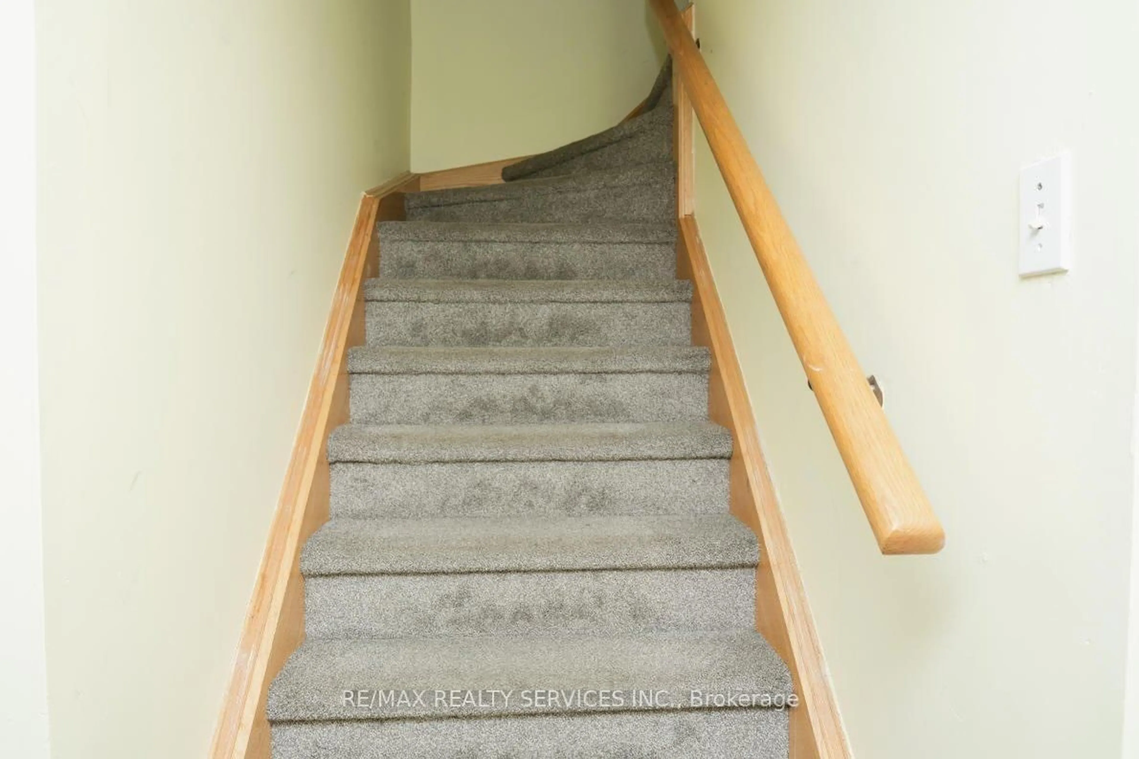 Stairs for 126 Edenbrook Hill Dr, Brampton Ontario L7A 2R2