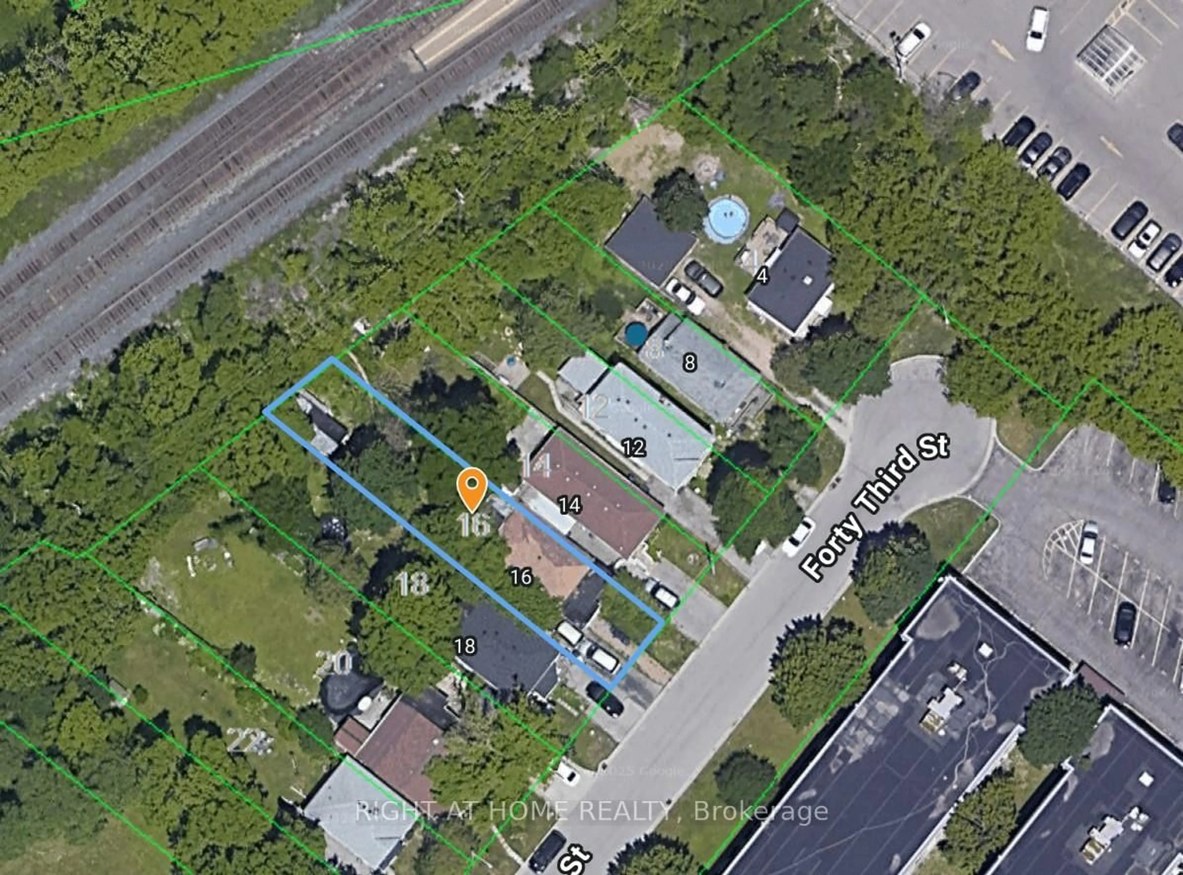 A pic from outside/outdoor area/front of a property/back of a property/a pic from drone, street for 16 Forty Third St, Toronto Ontario M8W 3P6