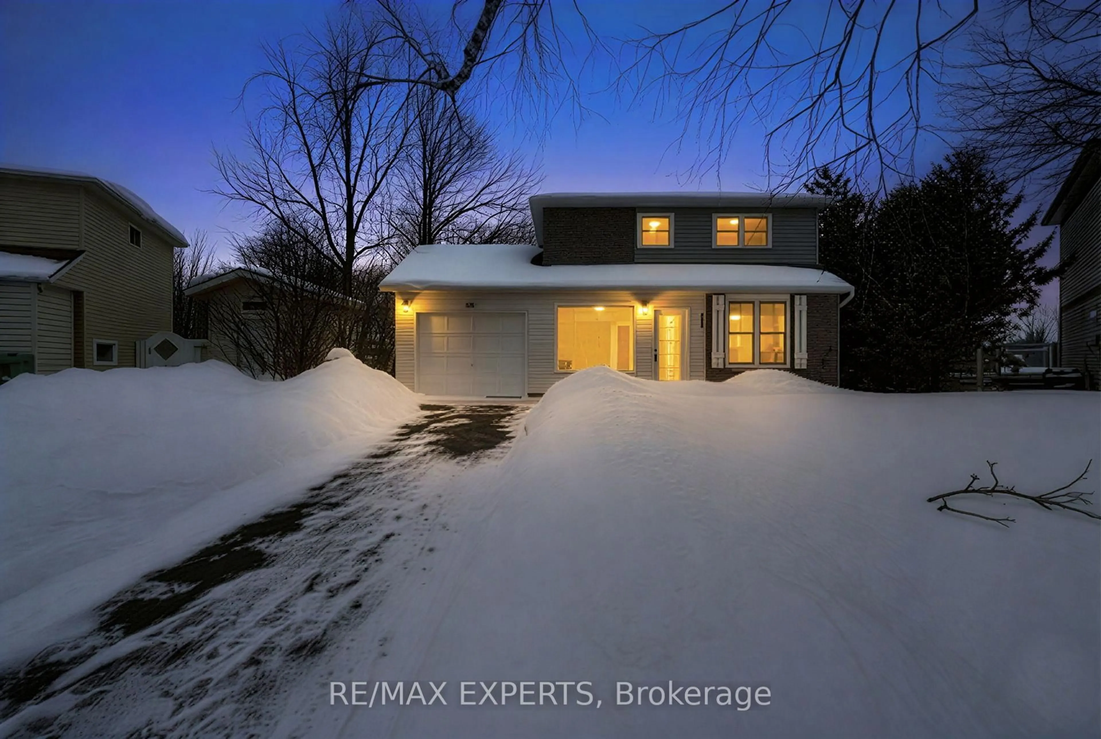 A pic from outside/outdoor area/front of a property/back of a property/a pic from drone, street for 80 Downey Dr, Caledon Ontario L7E 2B7