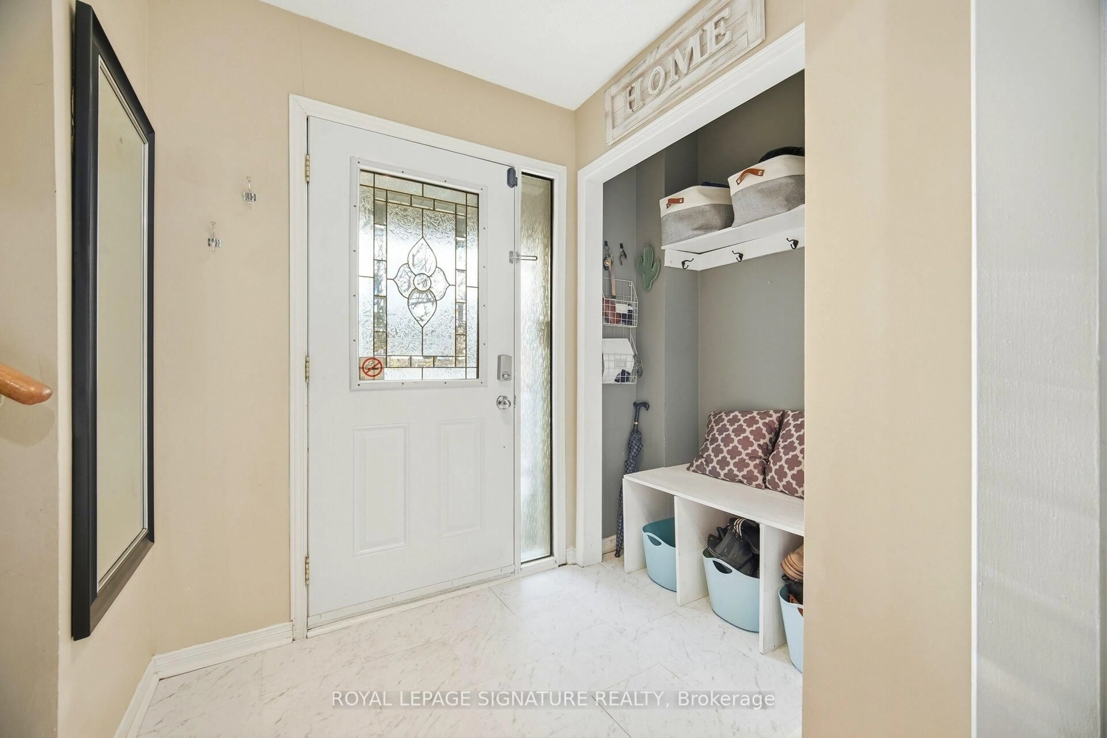 Indoor entryway for 21 Palmolive St, Brampton Ontario L6R 1P5