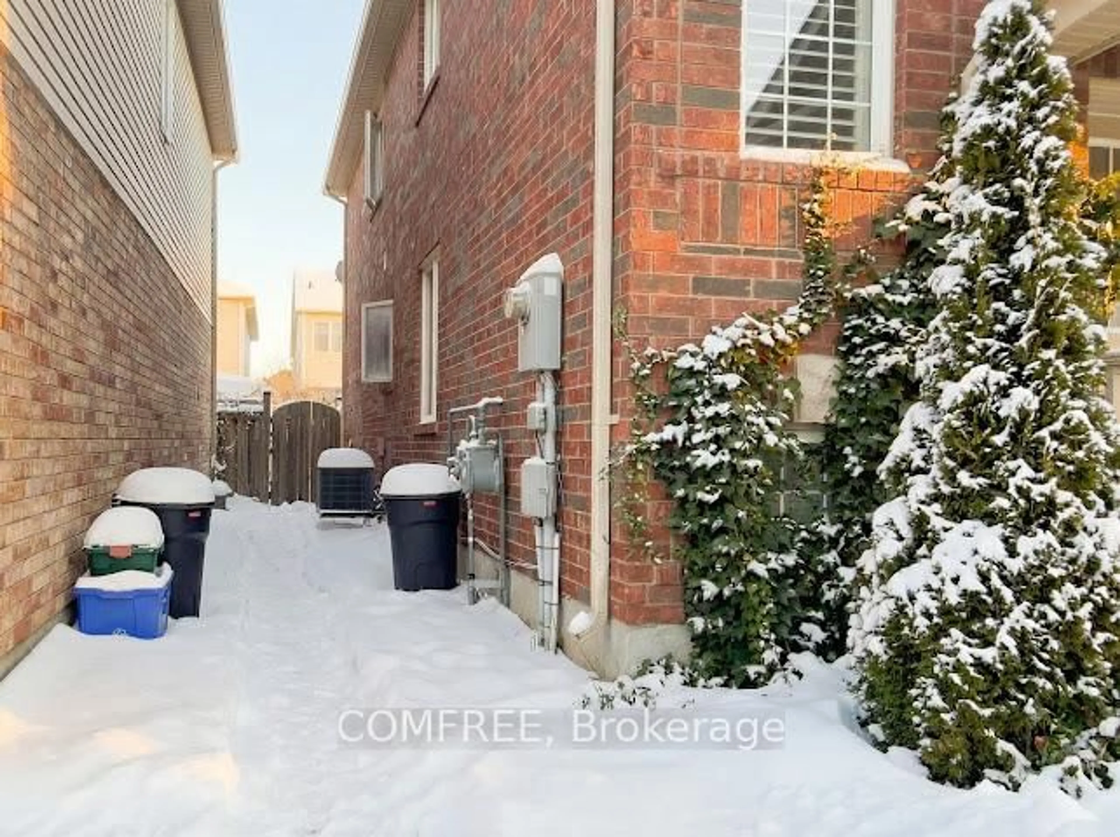 Patio, street for 908 Connors Landing, Milton Ontario L9T 5C2