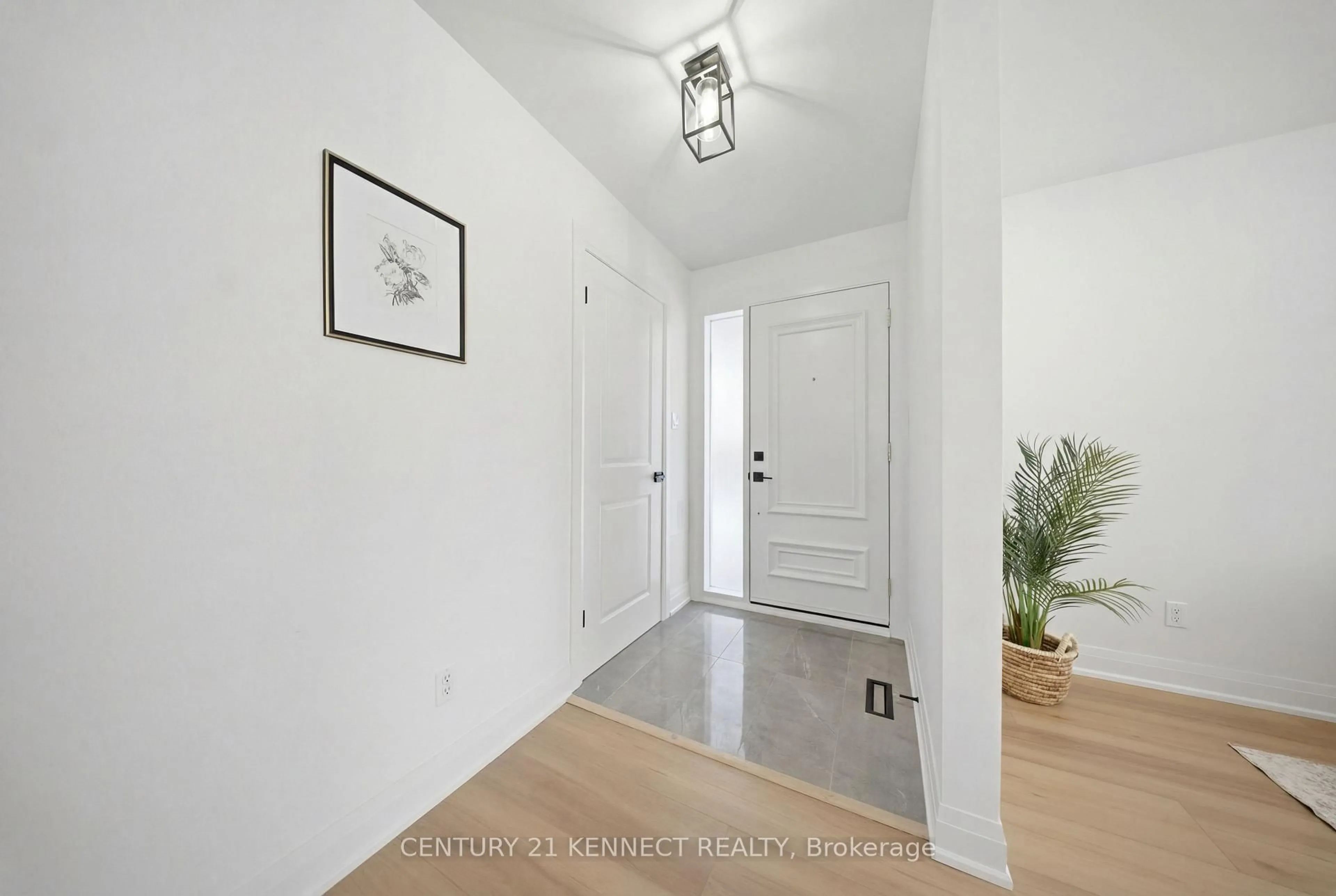 Indoor entryway for 2121 Baynham Crt, Mississauga Ontario L5A 1H1