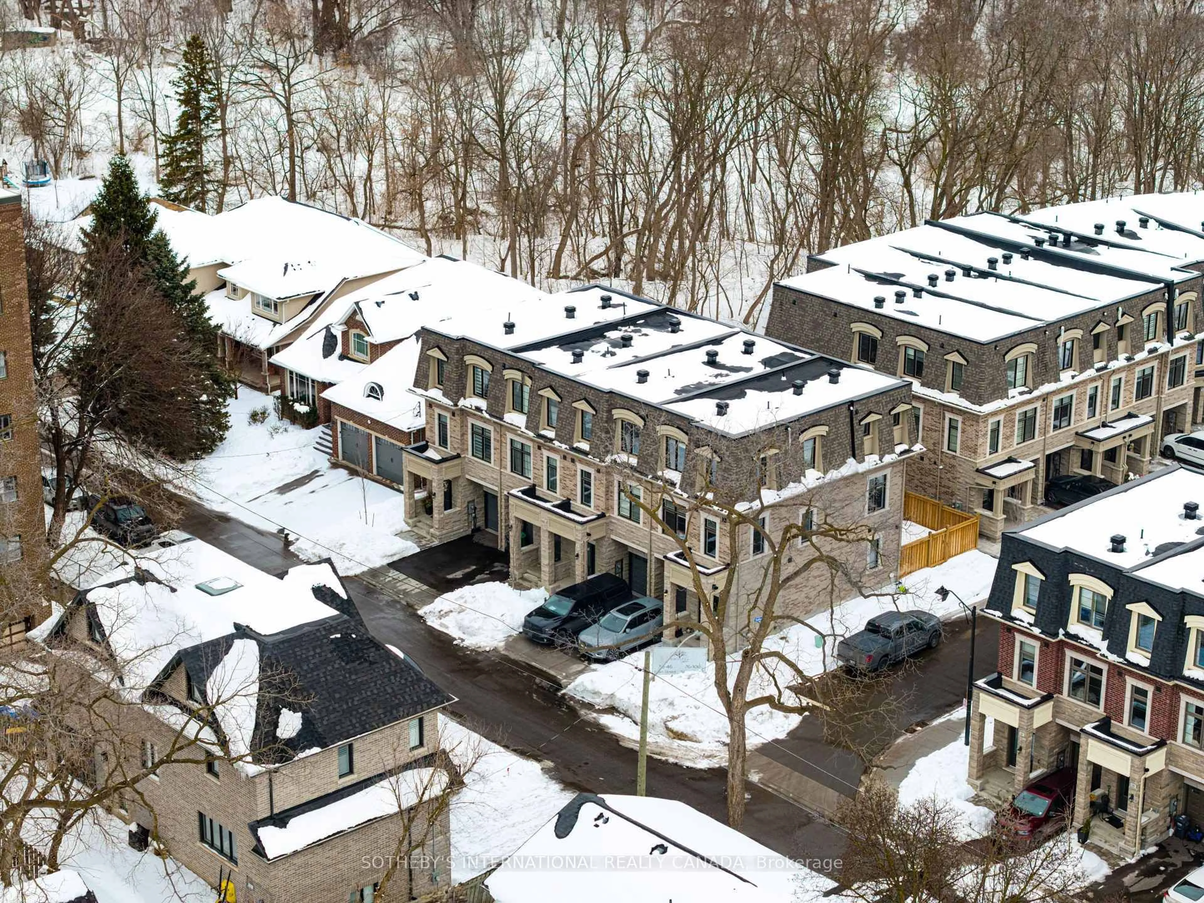 A pic from outside/outdoor area/front of a property/back of a property/a pic from drone, street for 197 Wyndham St, Mississauga Ontario L5M 2S5