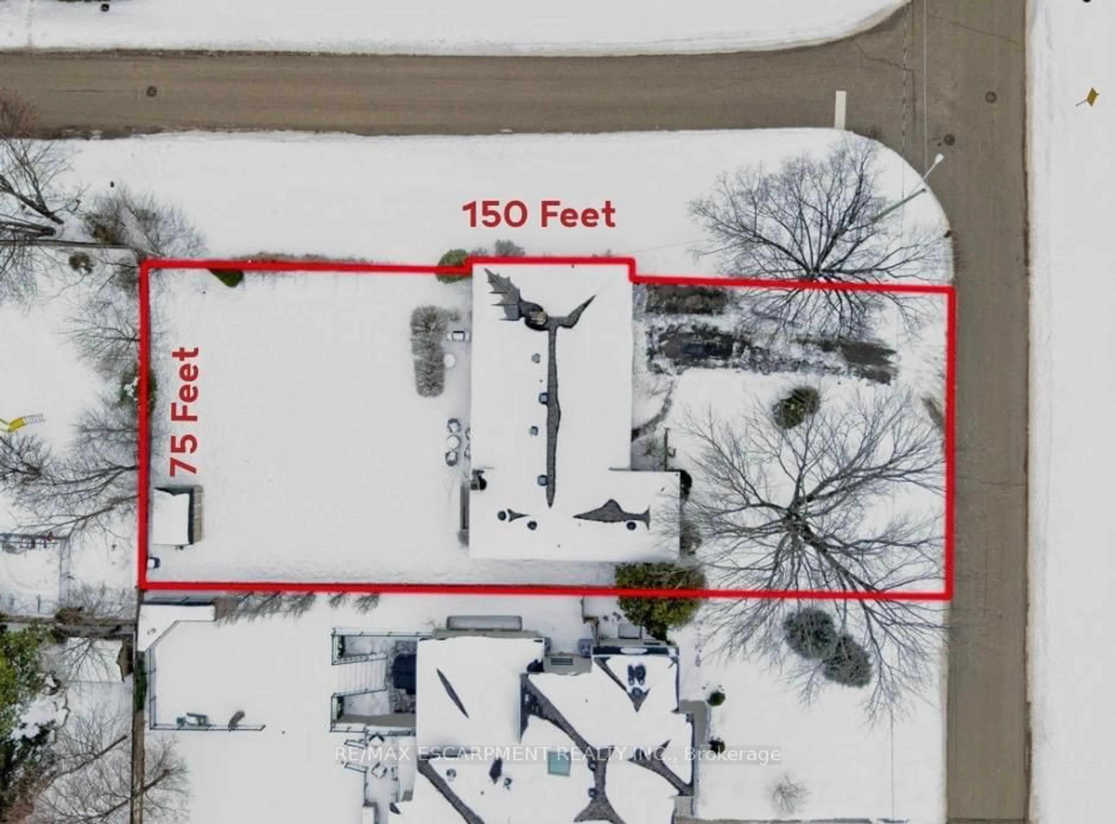 A pic from outside/outdoor area/front of a property/back of a property/a pic from drone, street for 345 Sandlewood Rd, Oakville Ontario L6L 3S1