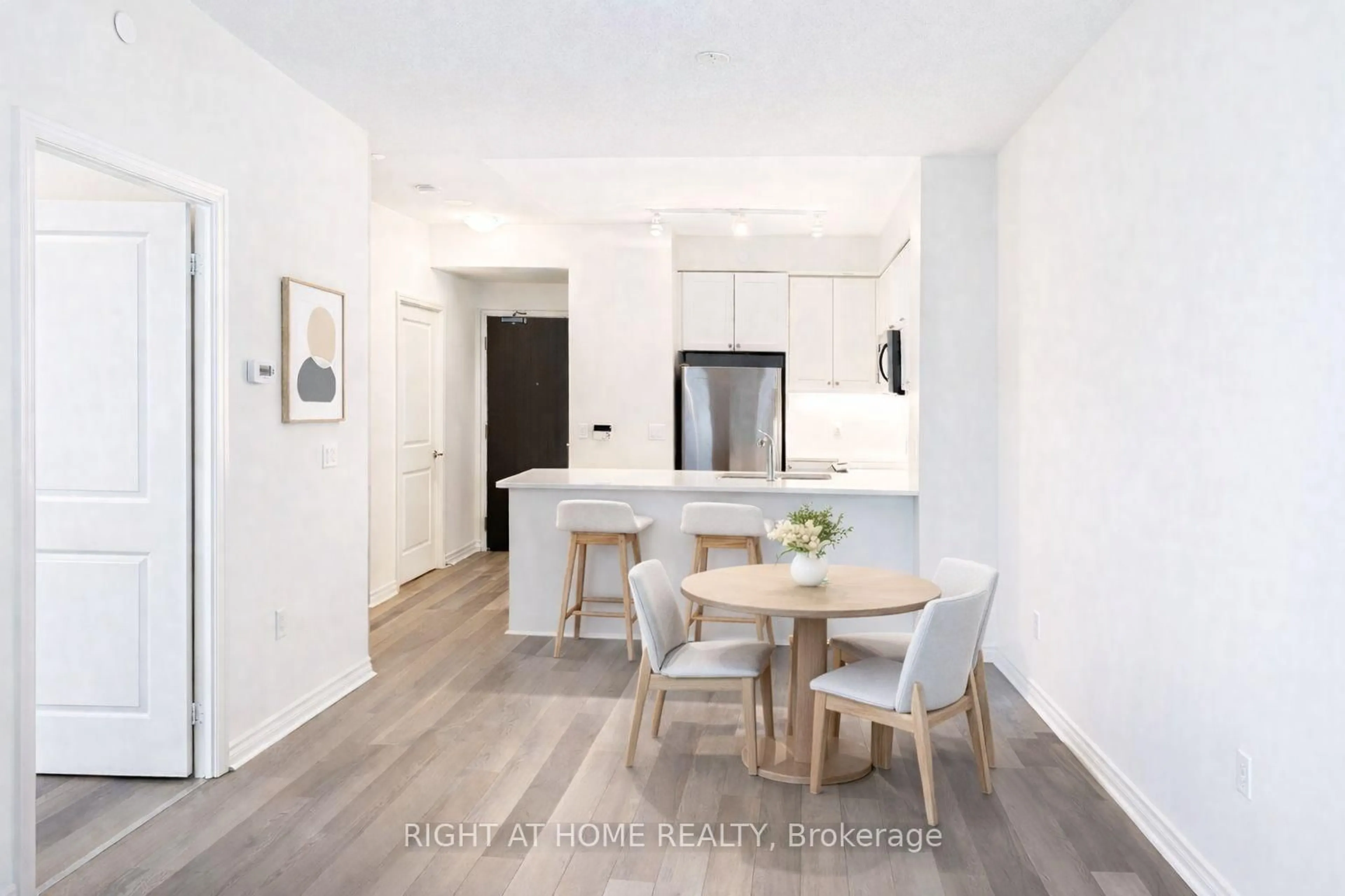 Open concept kitchen, unknown for 39 Annie Craig Dr #1003, Toronto Ontario M8V 0H1