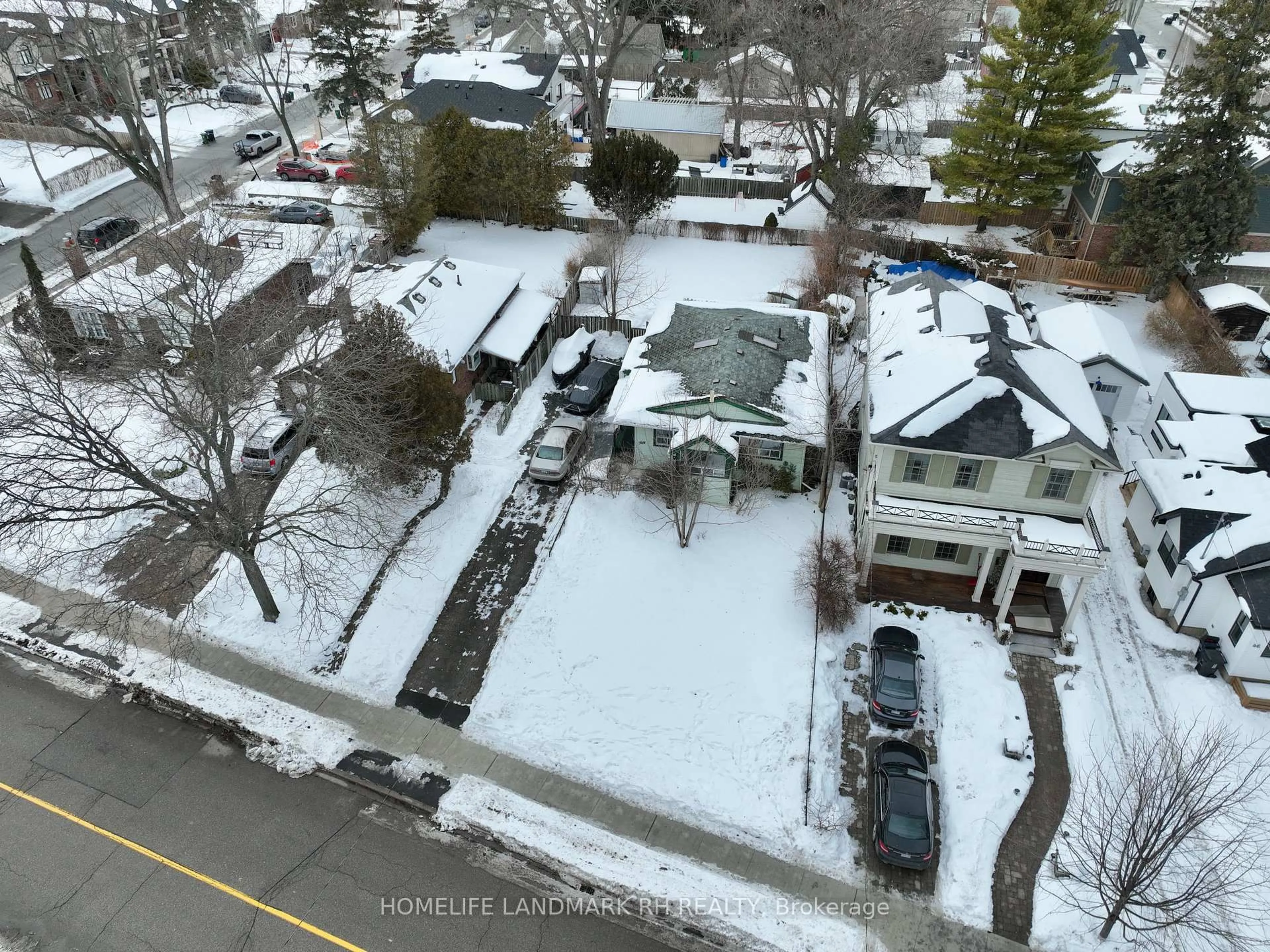 A pic from outside/outdoor area/front of a property/back of a property/a pic from drone, street for 50 Lake Promenade, Toronto Ontario M8W 1A1