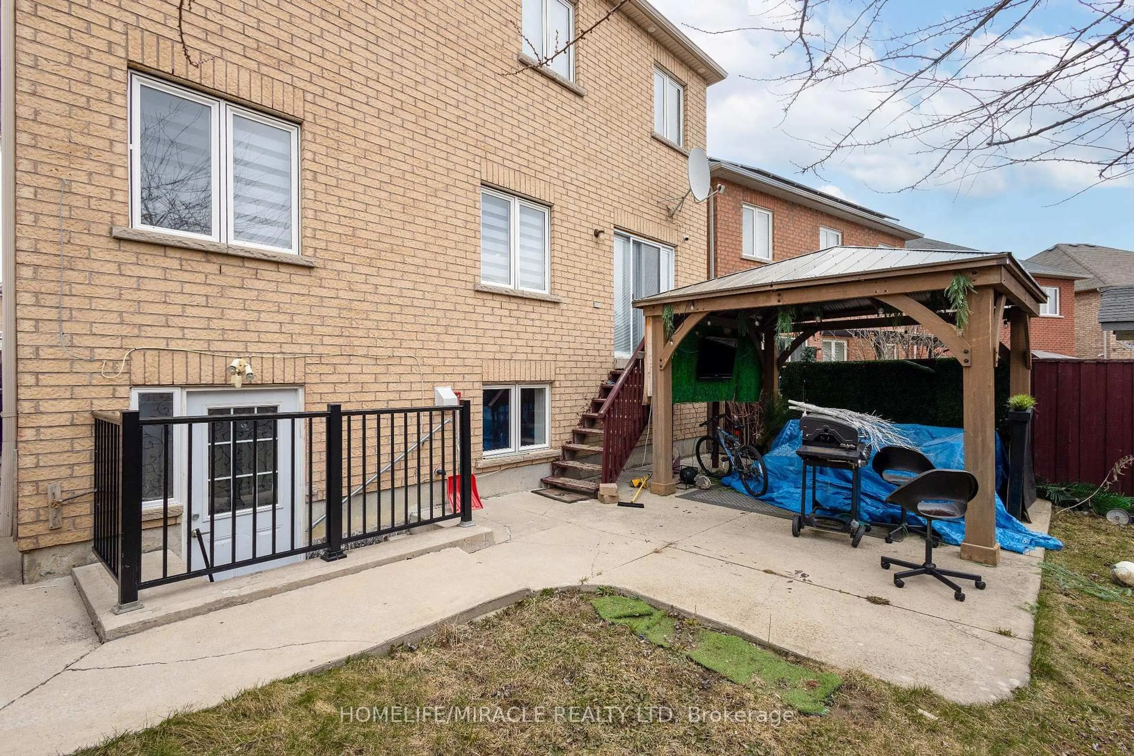 Patio, street for 12 Homeview Rd, Brampton Ontario L6P 2L9