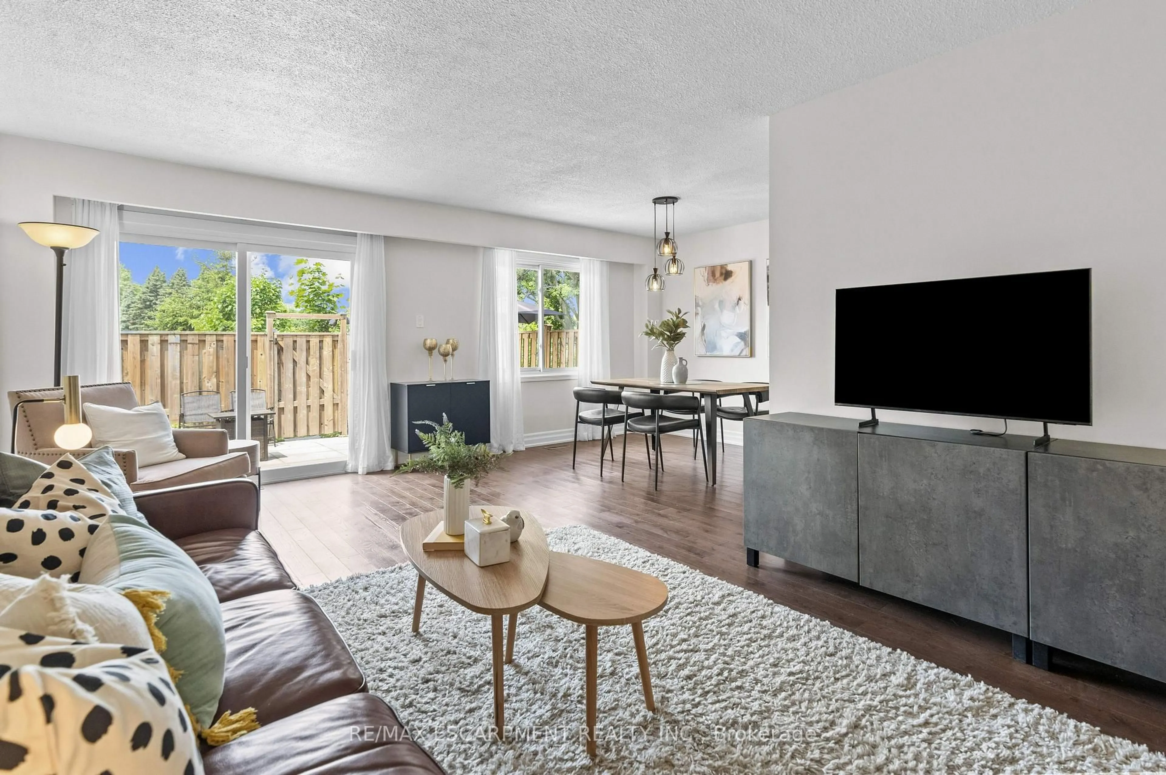 Living room with furniture, unknown for 4197 Longmoor Dr #1, Burlington Ontario L7L 5J9