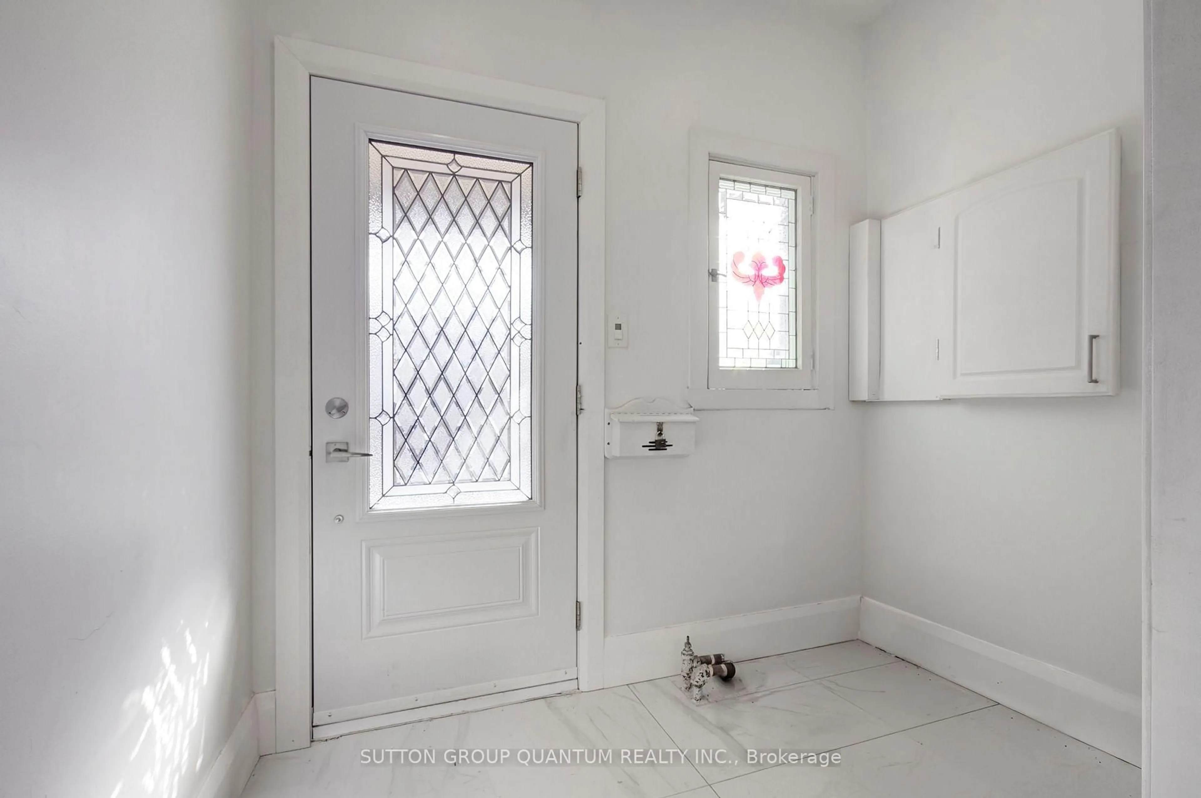 Indoor entryway for 232 Pearson Ave, Toronto Ontario M6R 1G7