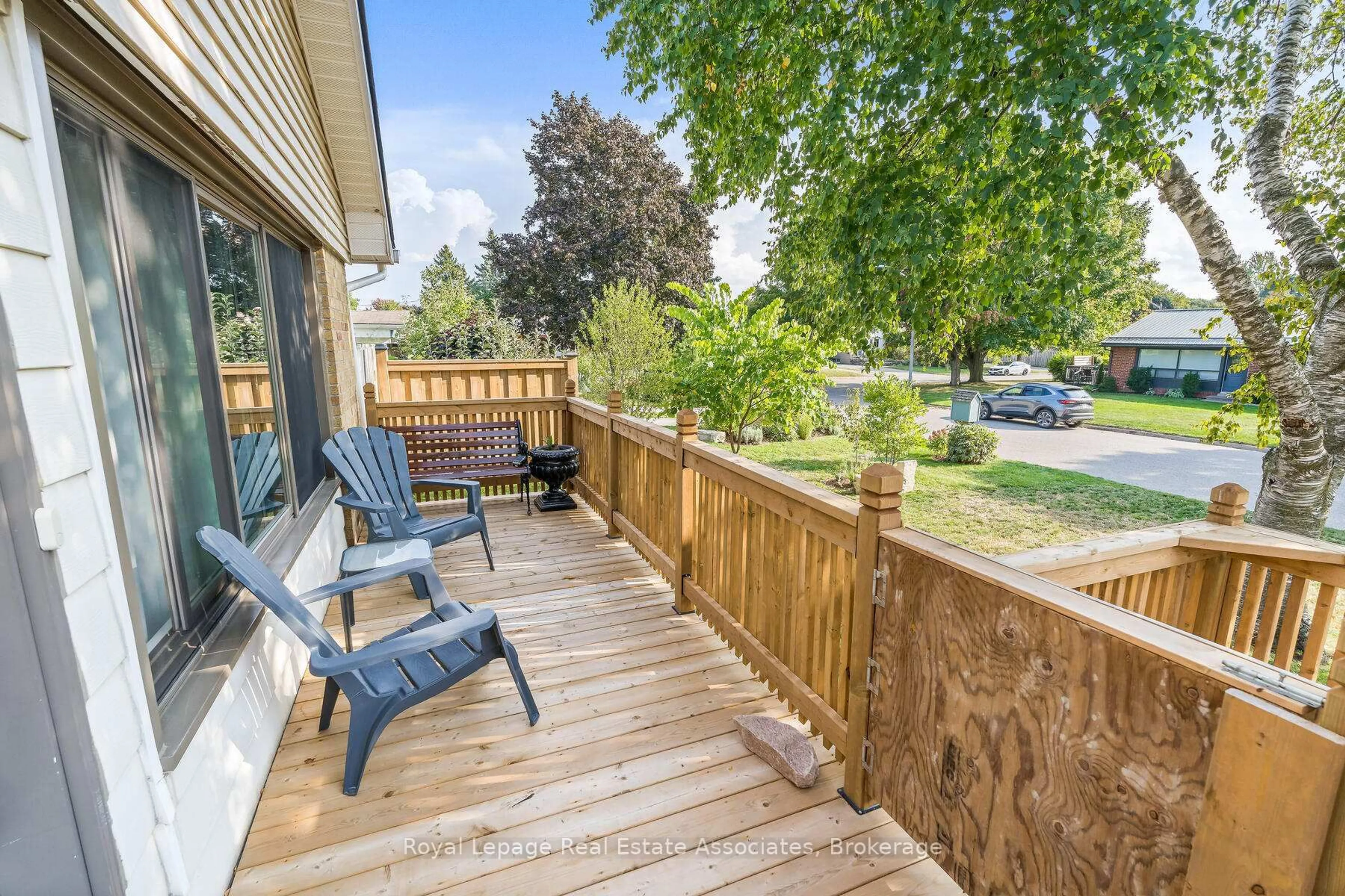 Patio, water/lake/river/ocean view for 67 Roseford Terr, Halton Hills Ontario L7J 2L2