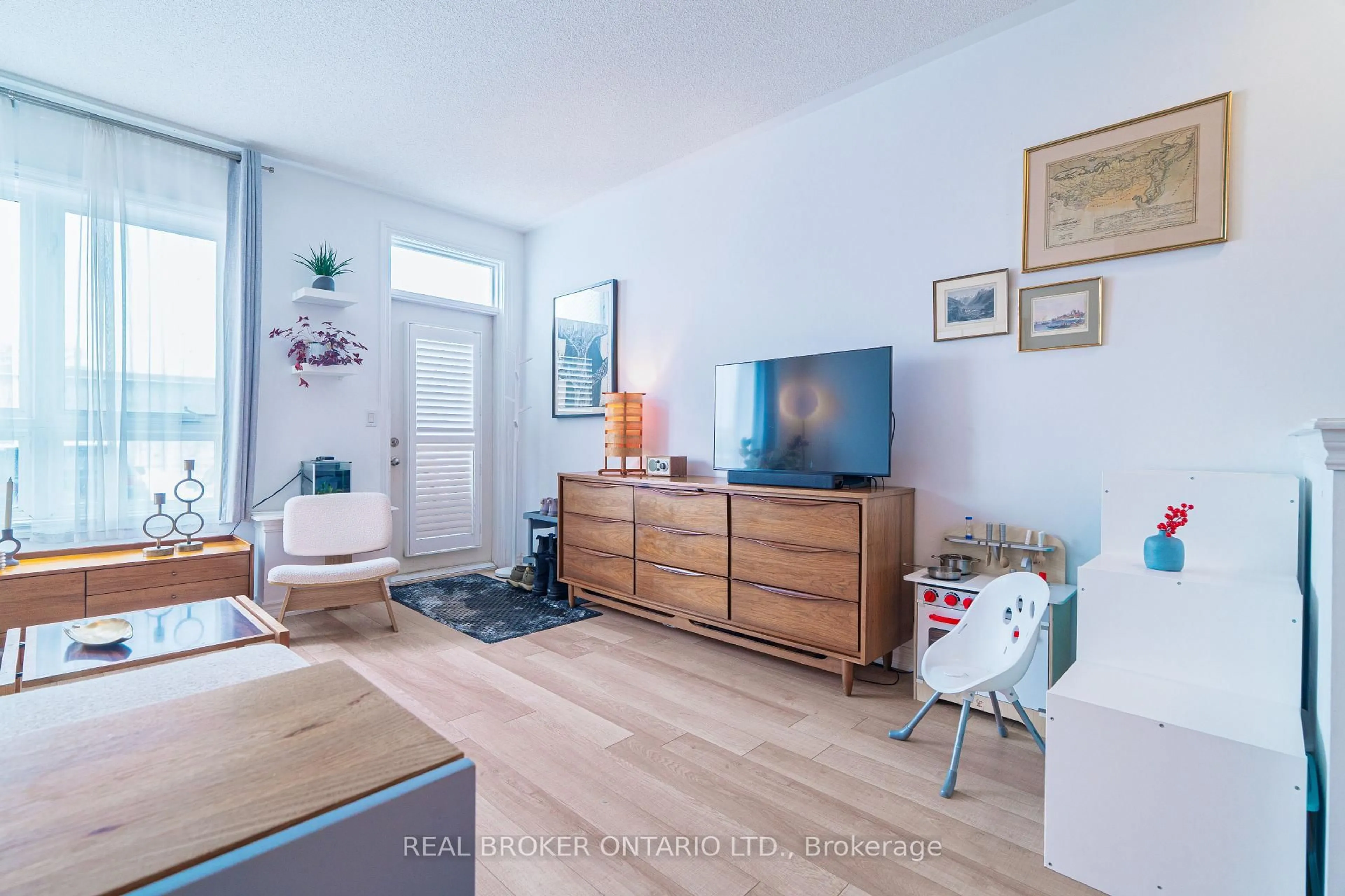 Living room with furniture, wood/laminate floor for 104 Caledonia Park Rd #2, Toronto Ontario M6H 0B1