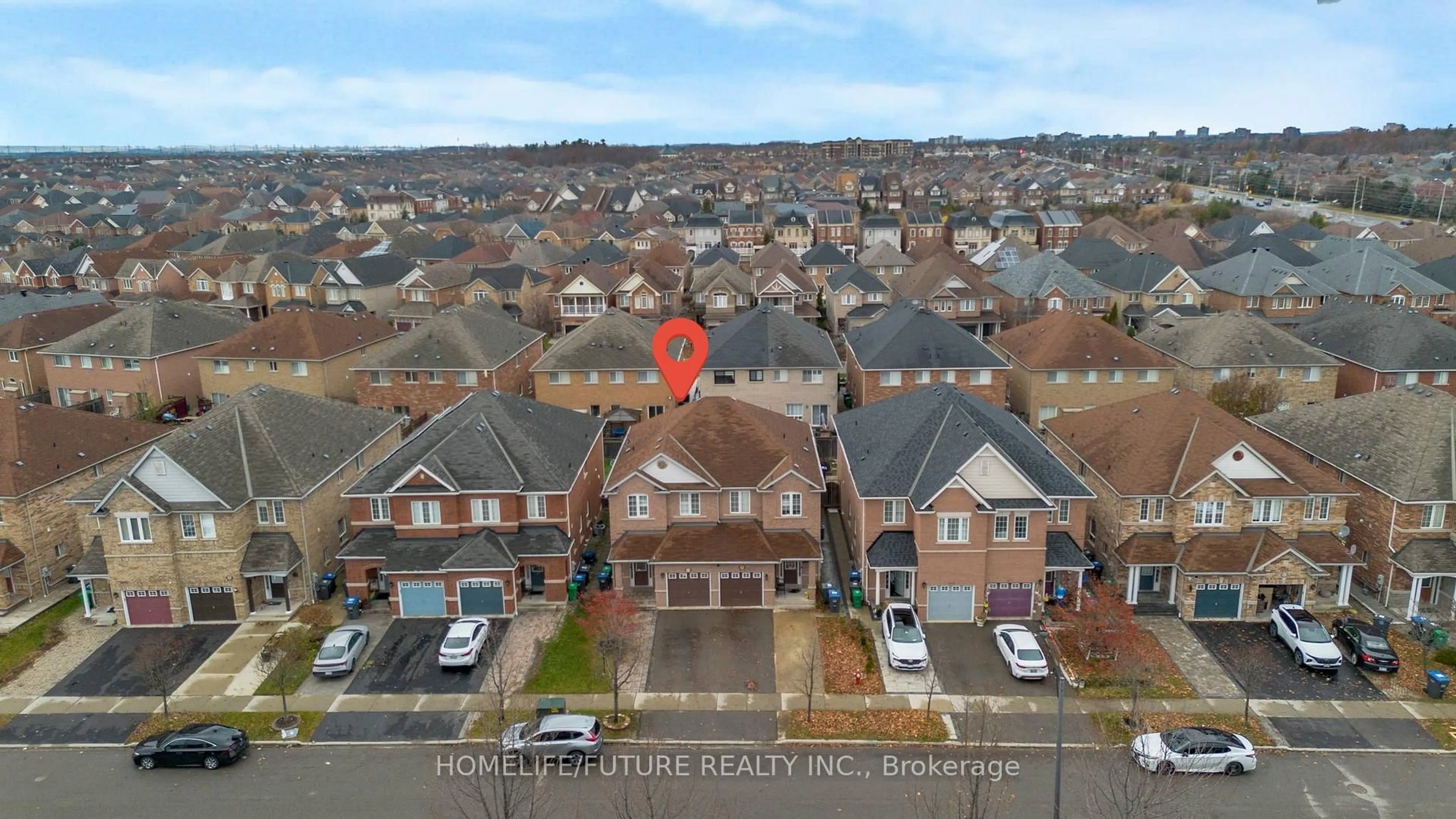 A pic from outside/outdoor area/front of a property/back of a property/a pic from drone, city buildings view from balcony for 3103 CABANO Cres, Mississauga Ontario L5M 0C5