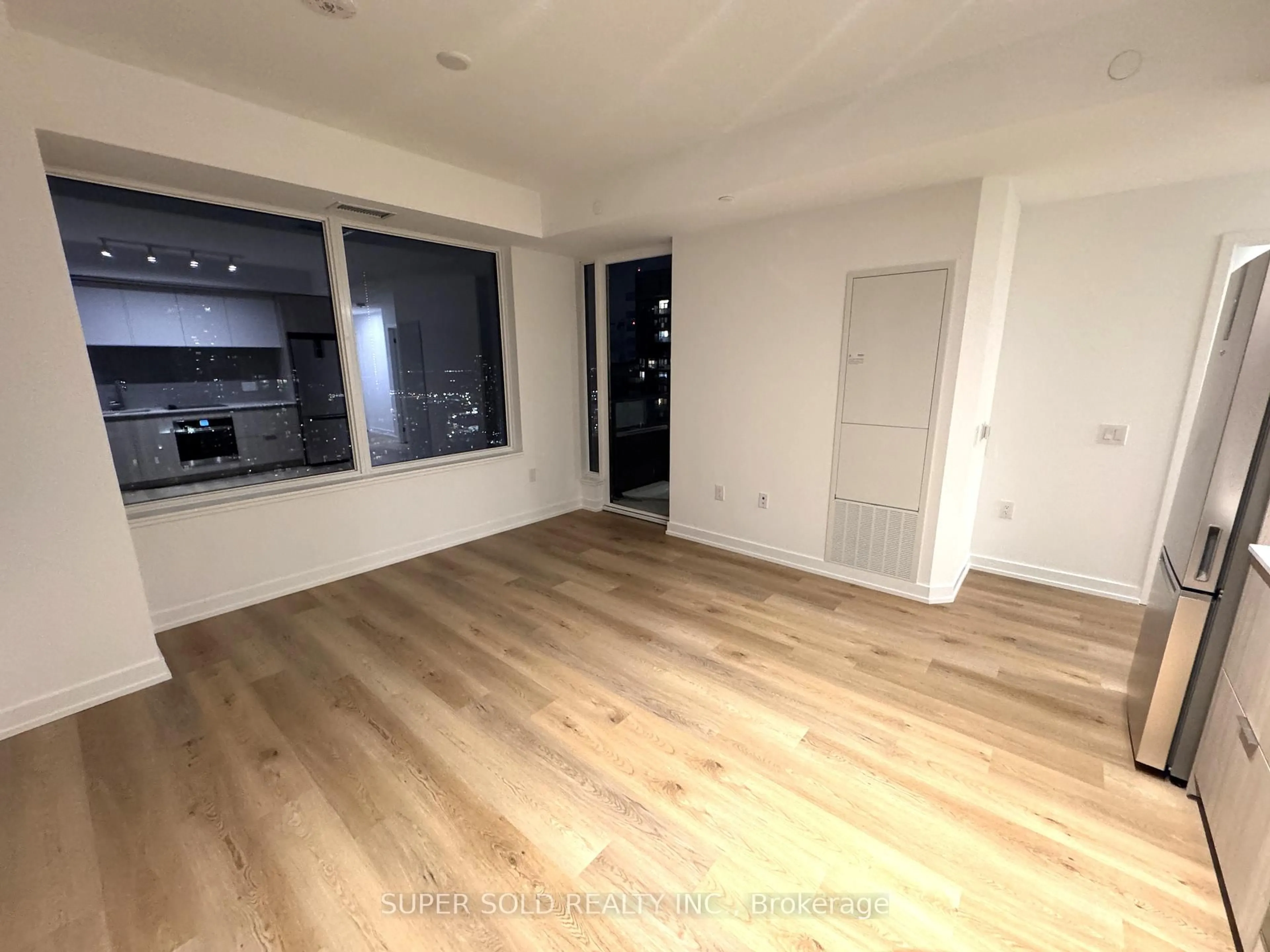 A pic of a room for 395 Square One Dr #4604, Mississauga Ontario L5B 0P6