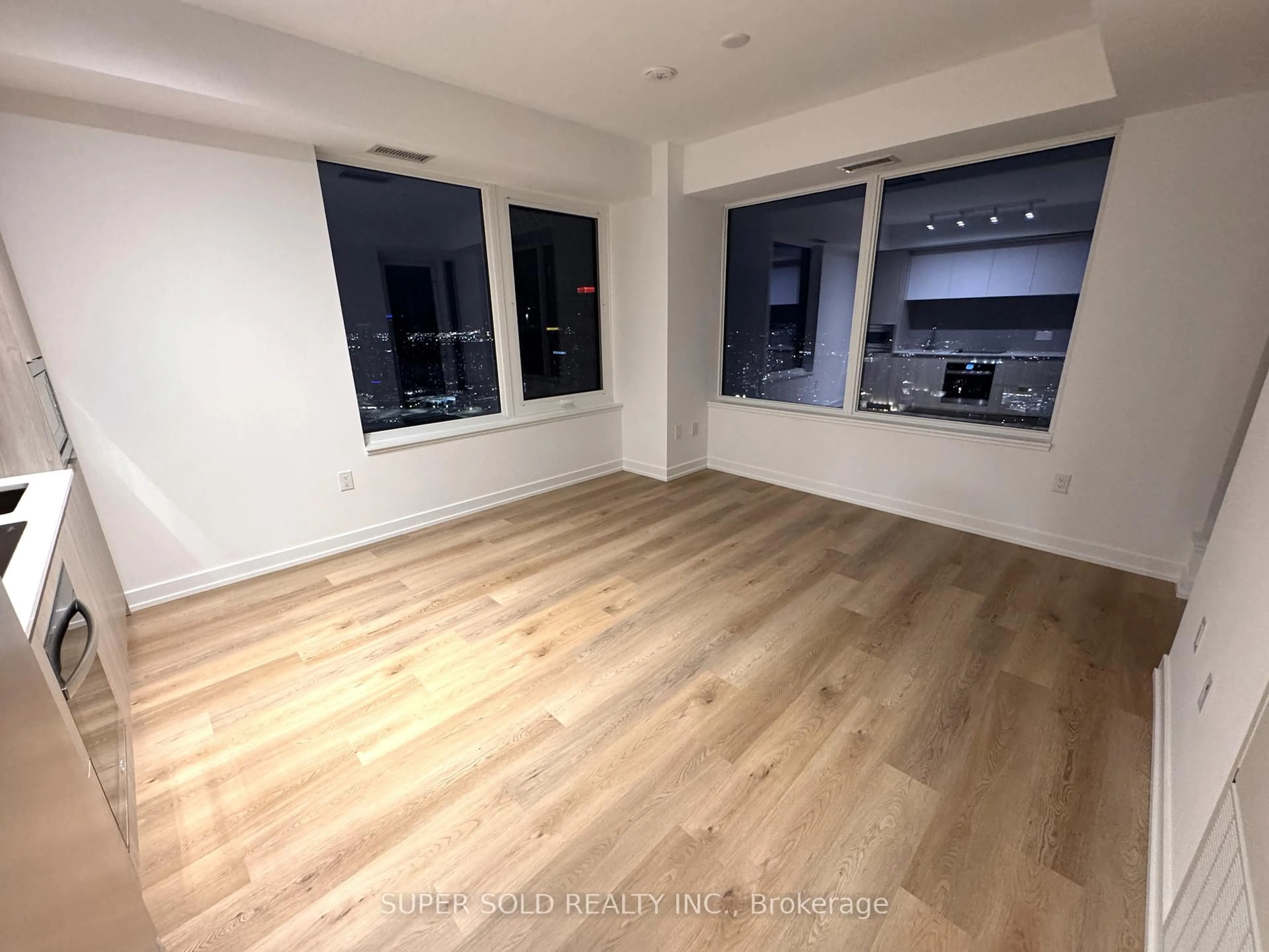 A pic of a room for 395 Square One Dr #4604, Mississauga Ontario L5B 0P6