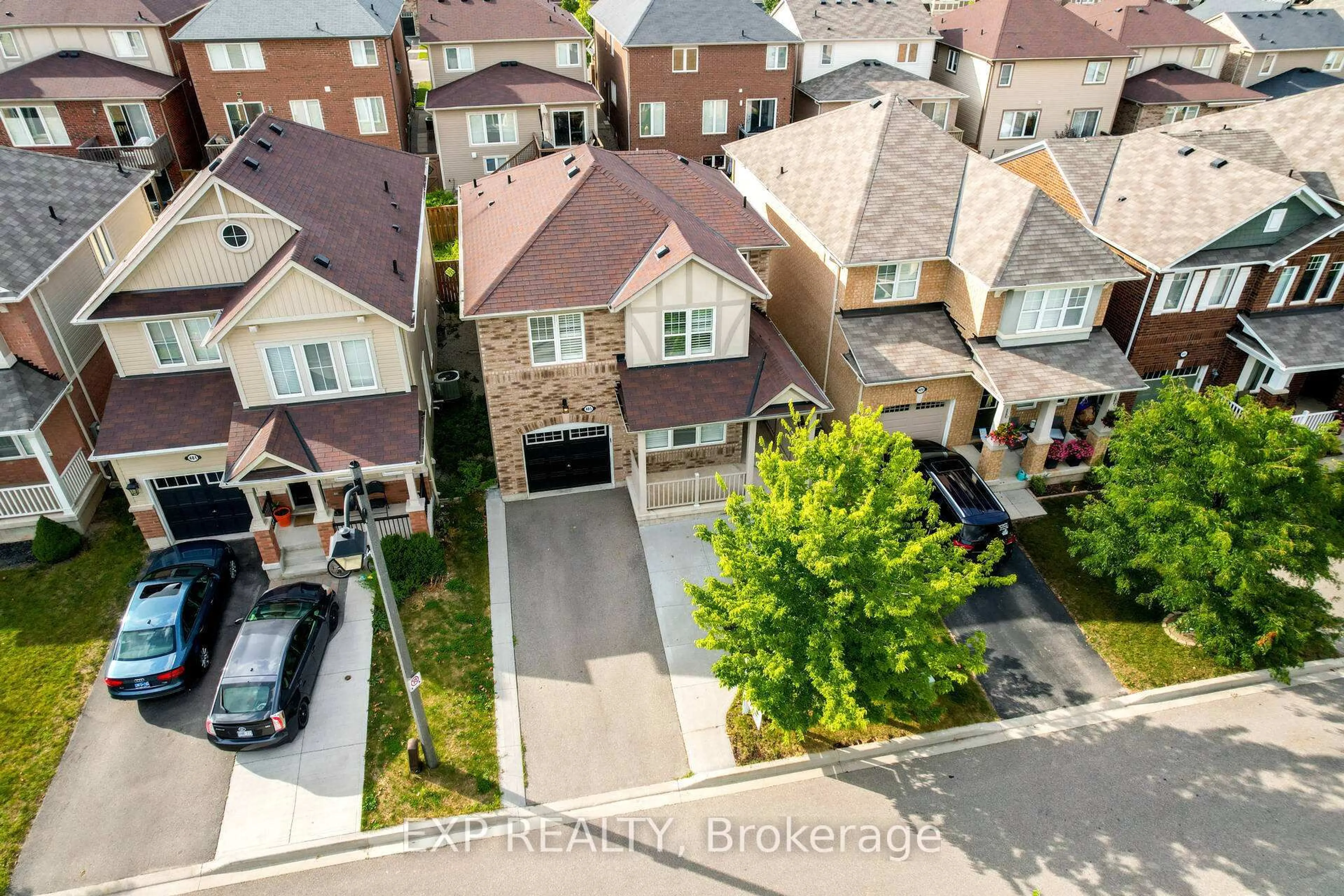 A pic from outside/outdoor area/front of a property/back of a property/a pic from drone, street for 485 TYRONE Cres, Milton Ontario L9T 8J8