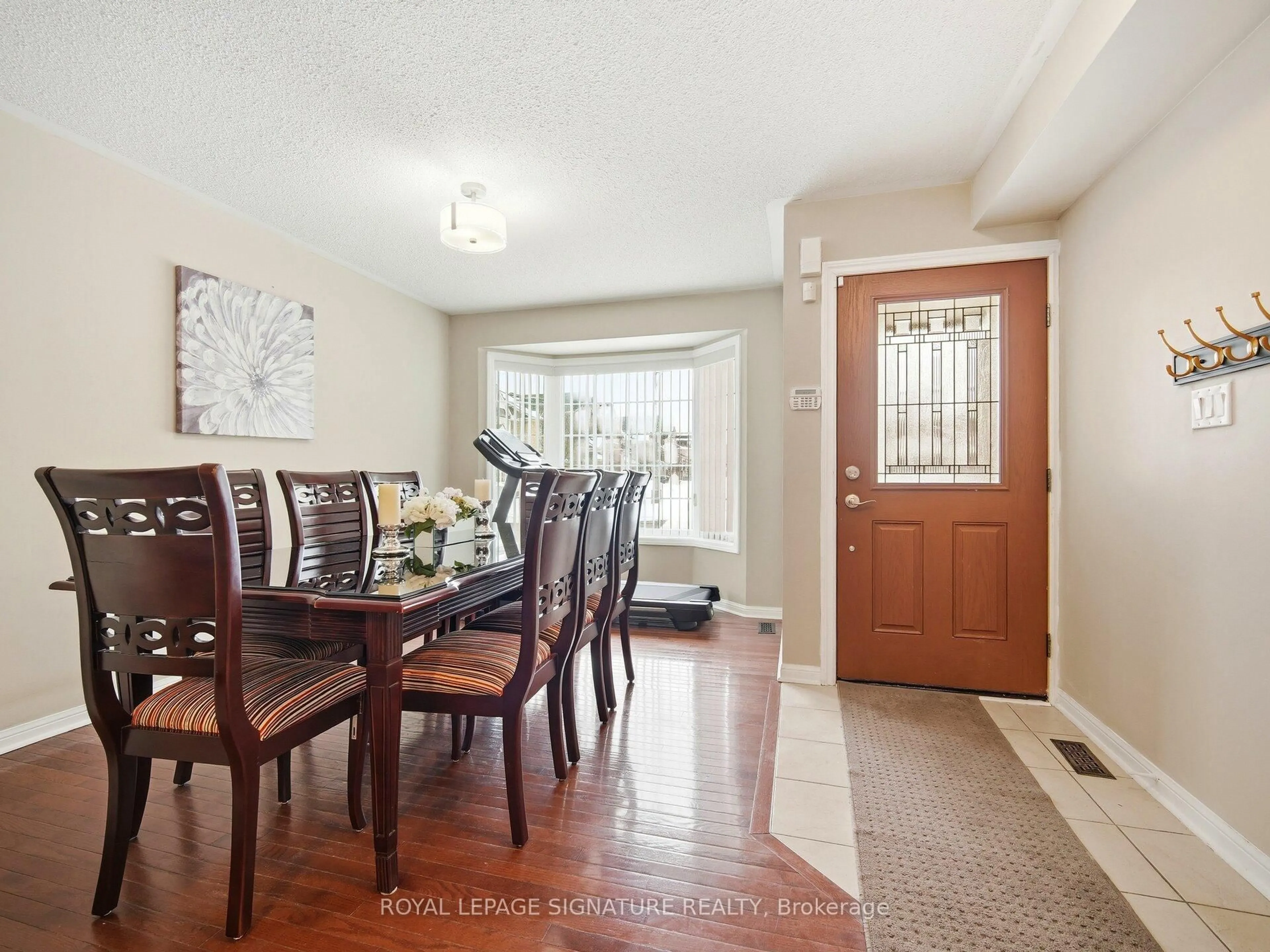 Indoor entryway for 92 Owlridge Dr, Brampton Ontario L6X 0M5