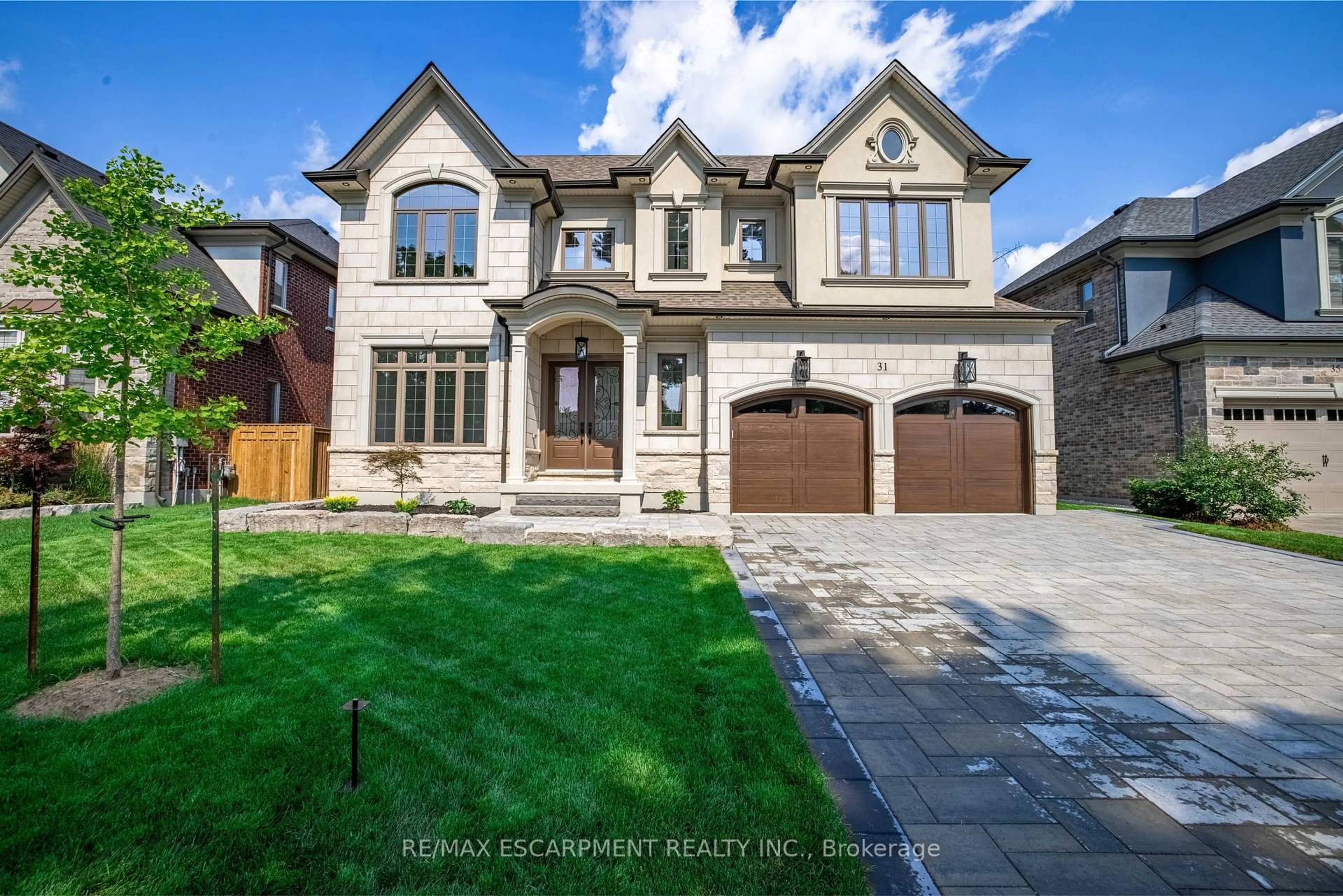 Home with brick exterior material, street for 31 Bayside Crt, Burlington Ontario L7T 1M8