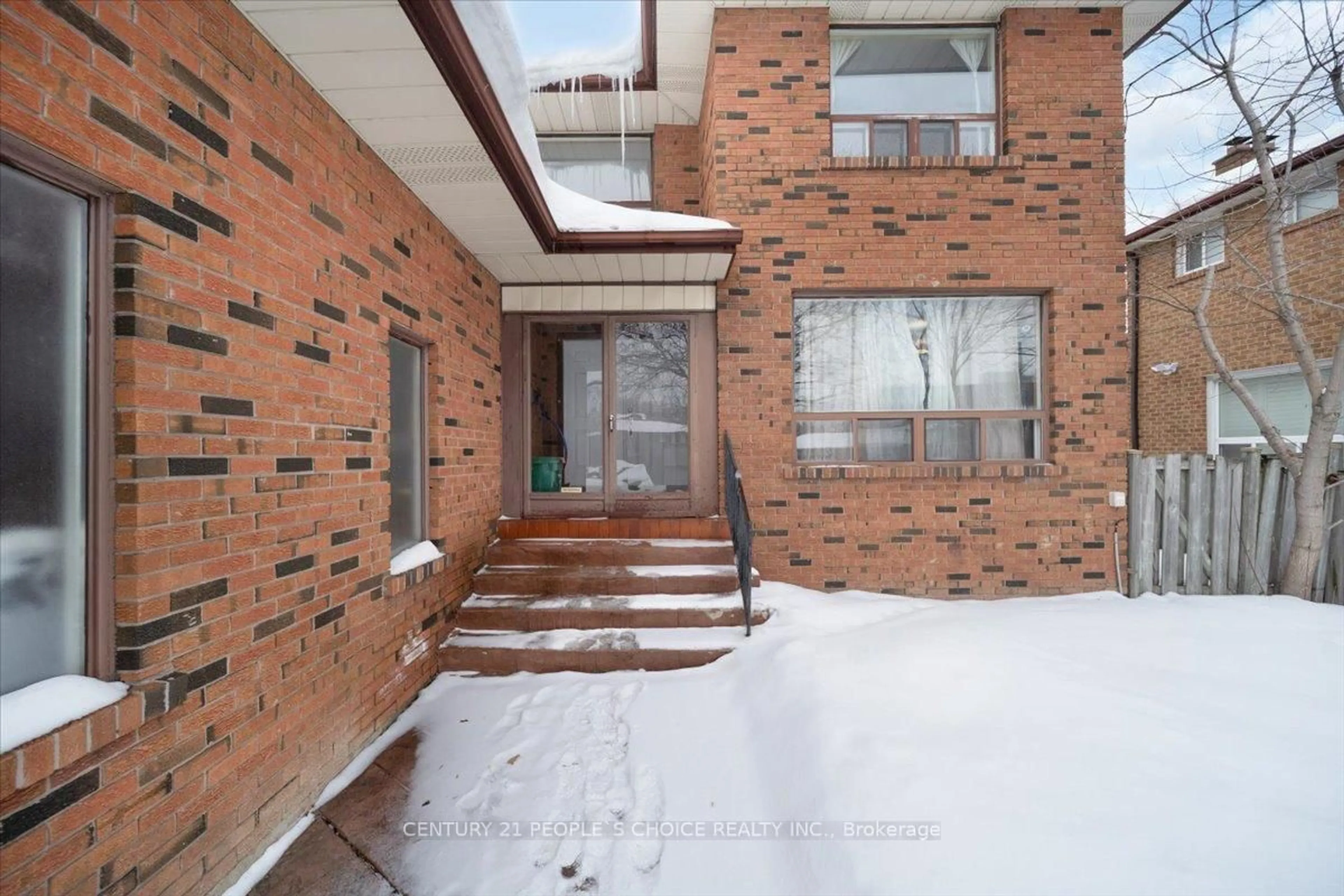 Indoor foyer for 3431 Dorcas St, Mississauga Ontario L4T 1M9