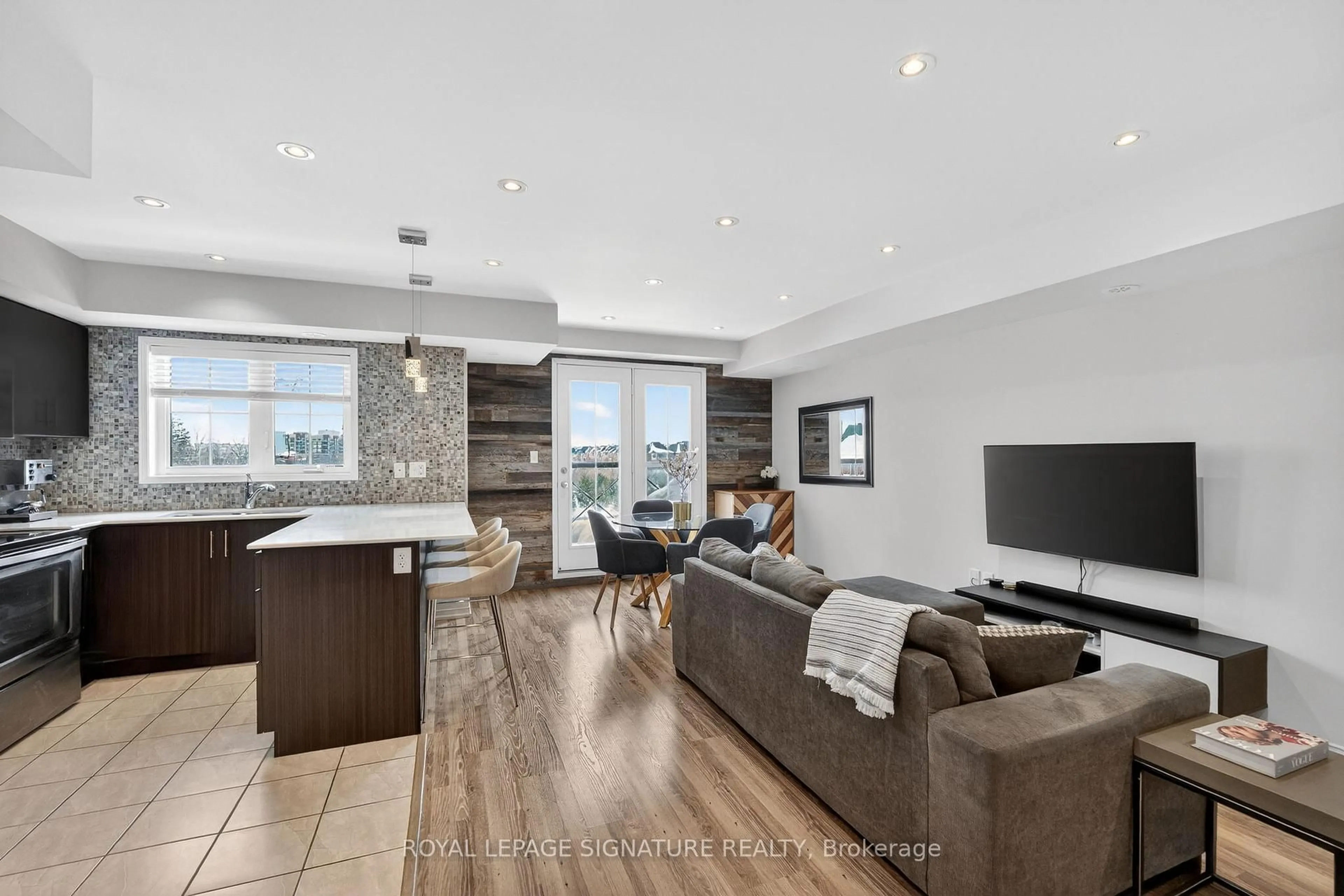 Living room with furniture, unknown for 2508 Post Rd #24, Oakville Ontario L6H 0G6