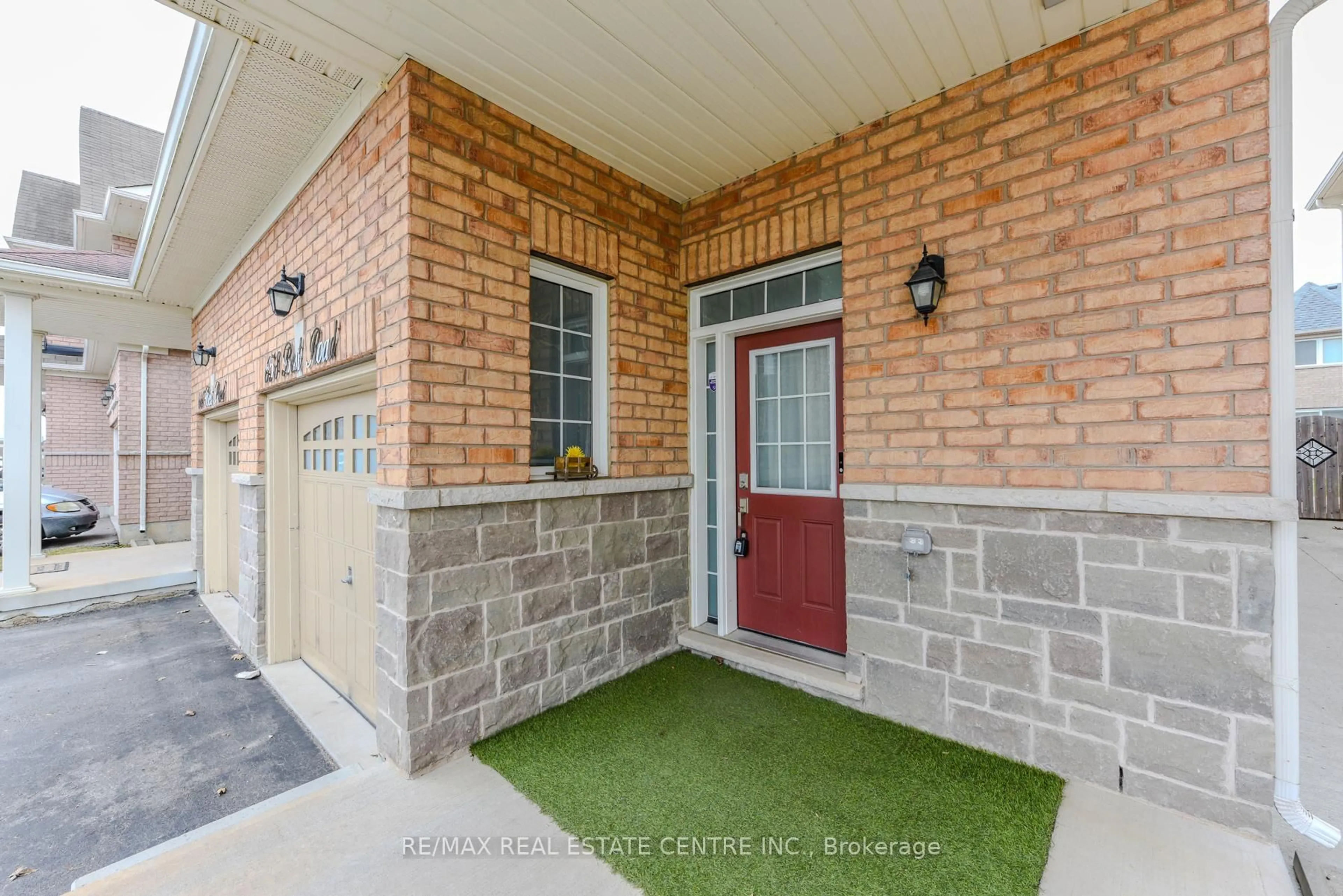 Indoor entryway for 658 Best Rd, Milton Ontario L9T 8M2