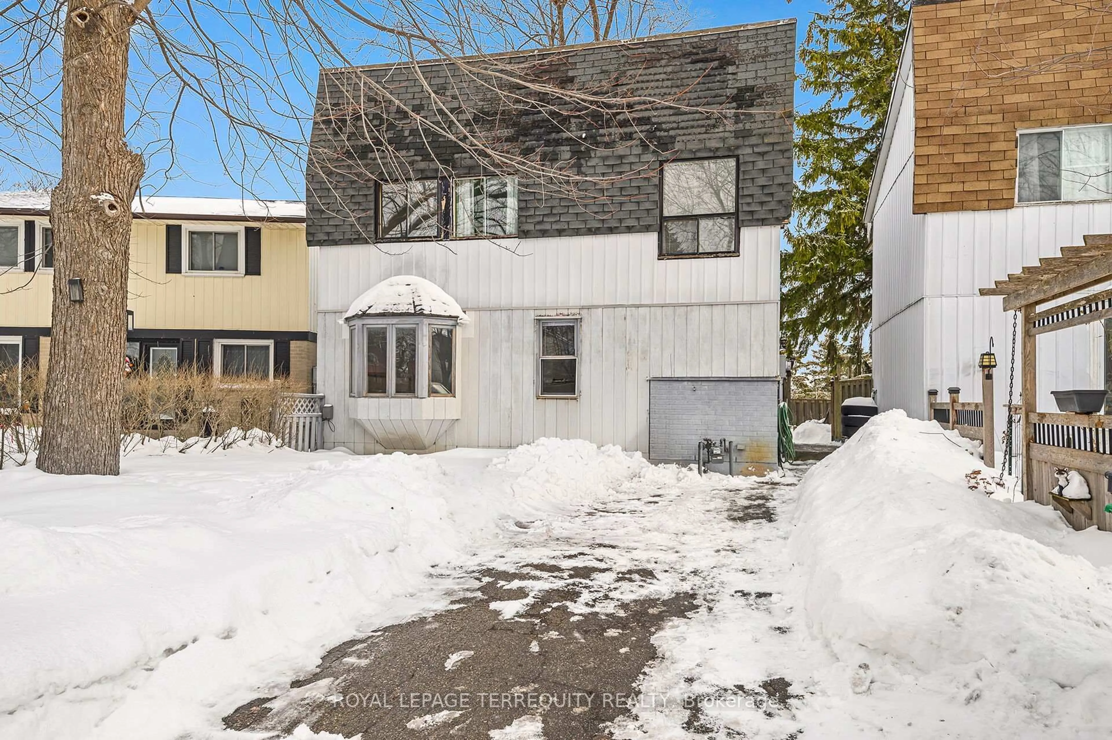 Unknown for 21 Gladstone Sq, Brampton Ontario L6S 2H5