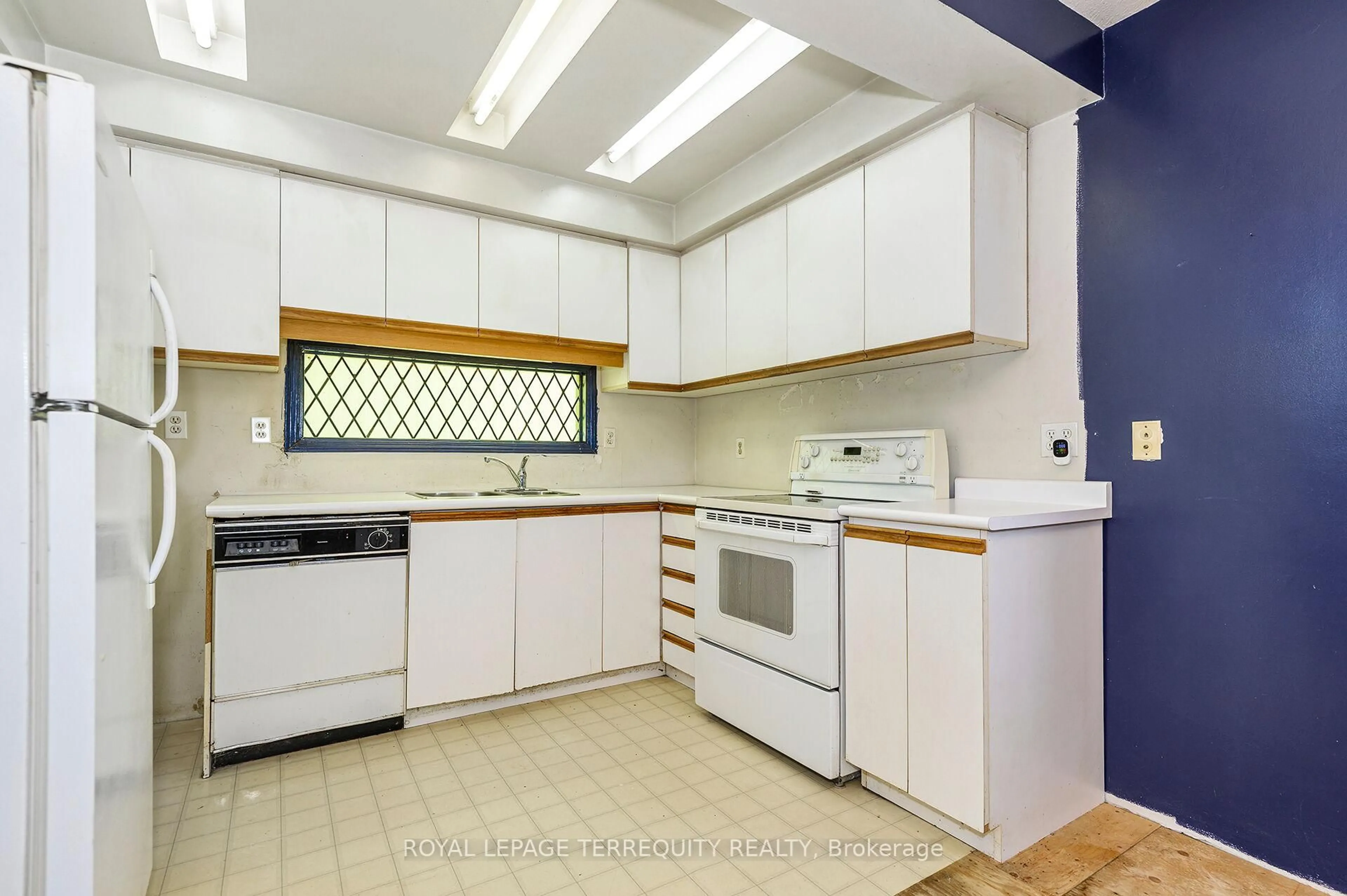 Standard kitchen, unknown for 21 Gladstone Sq, Brampton Ontario L6S 2H5