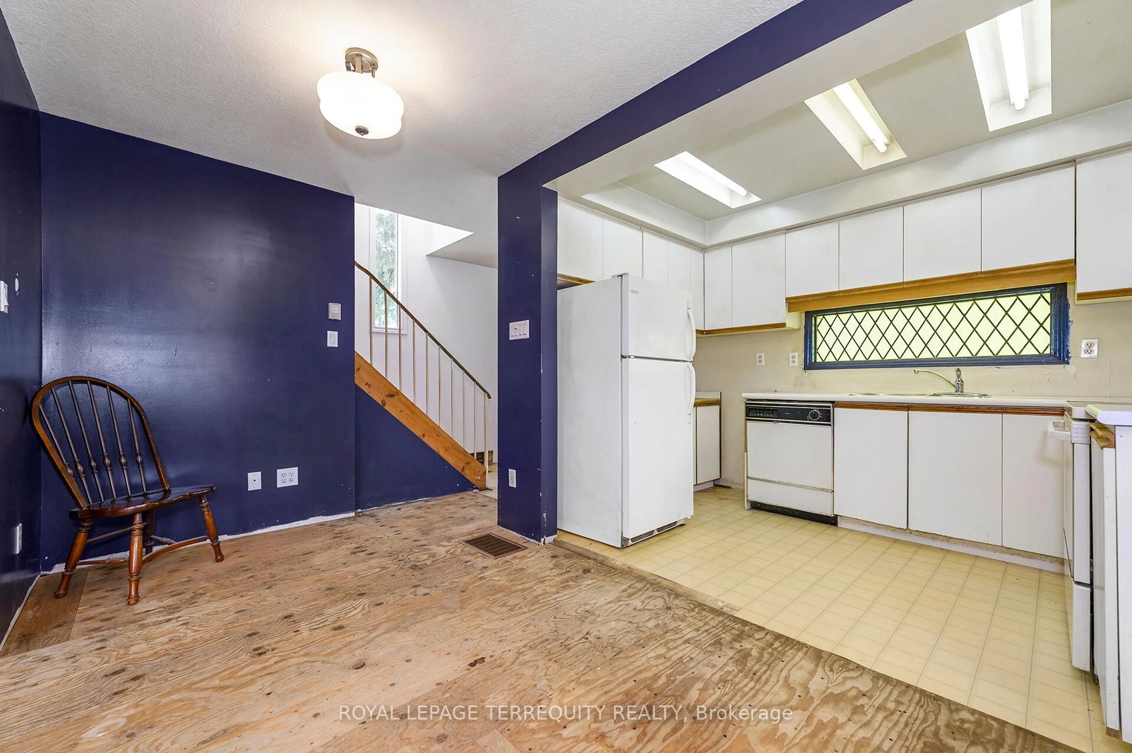 Unknown for 21 Gladstone Sq, Brampton Ontario L6S 2H5