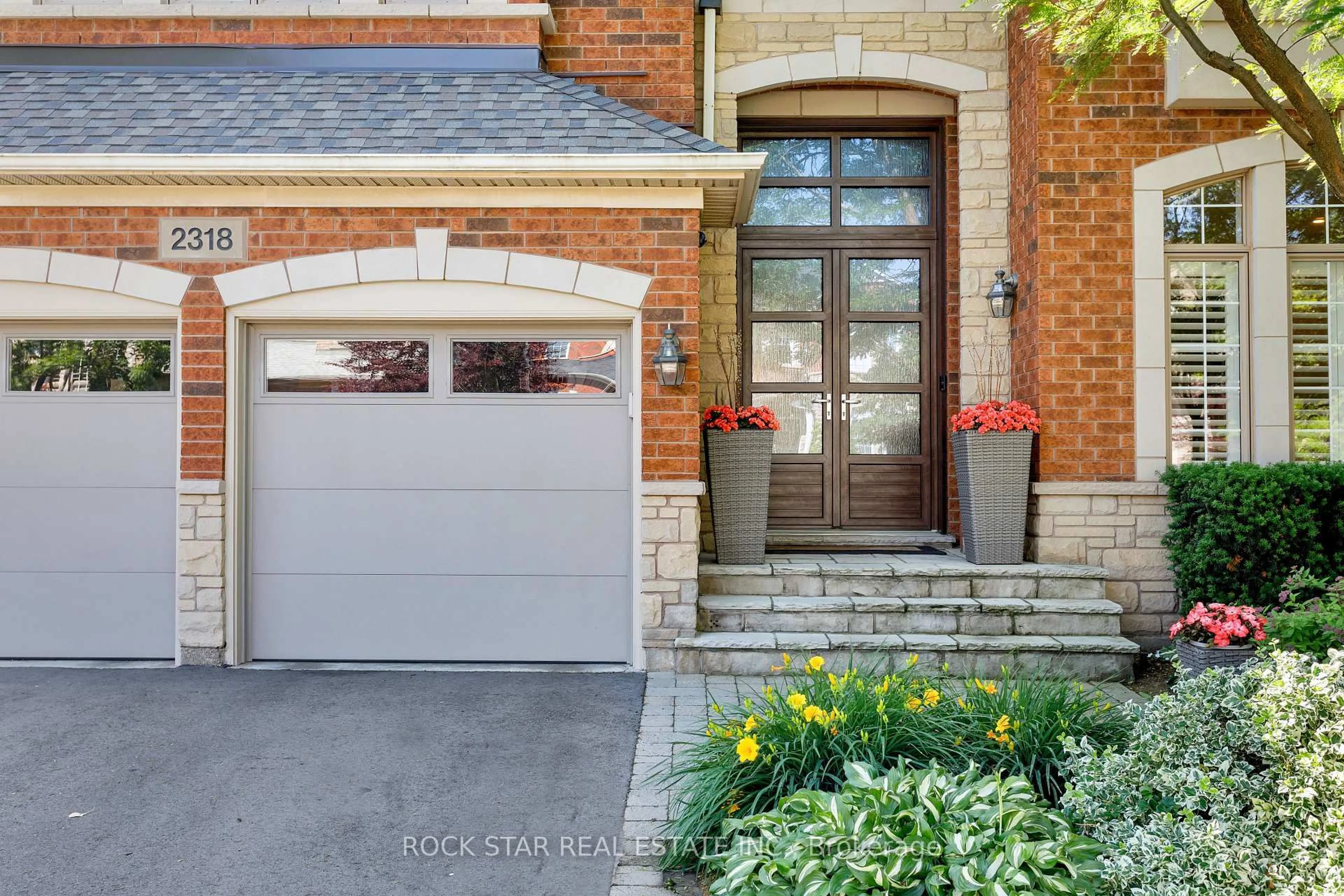Home with brick exterior material, street for 2318 Salcome Dr, Oakville Ontario L6H 7N3