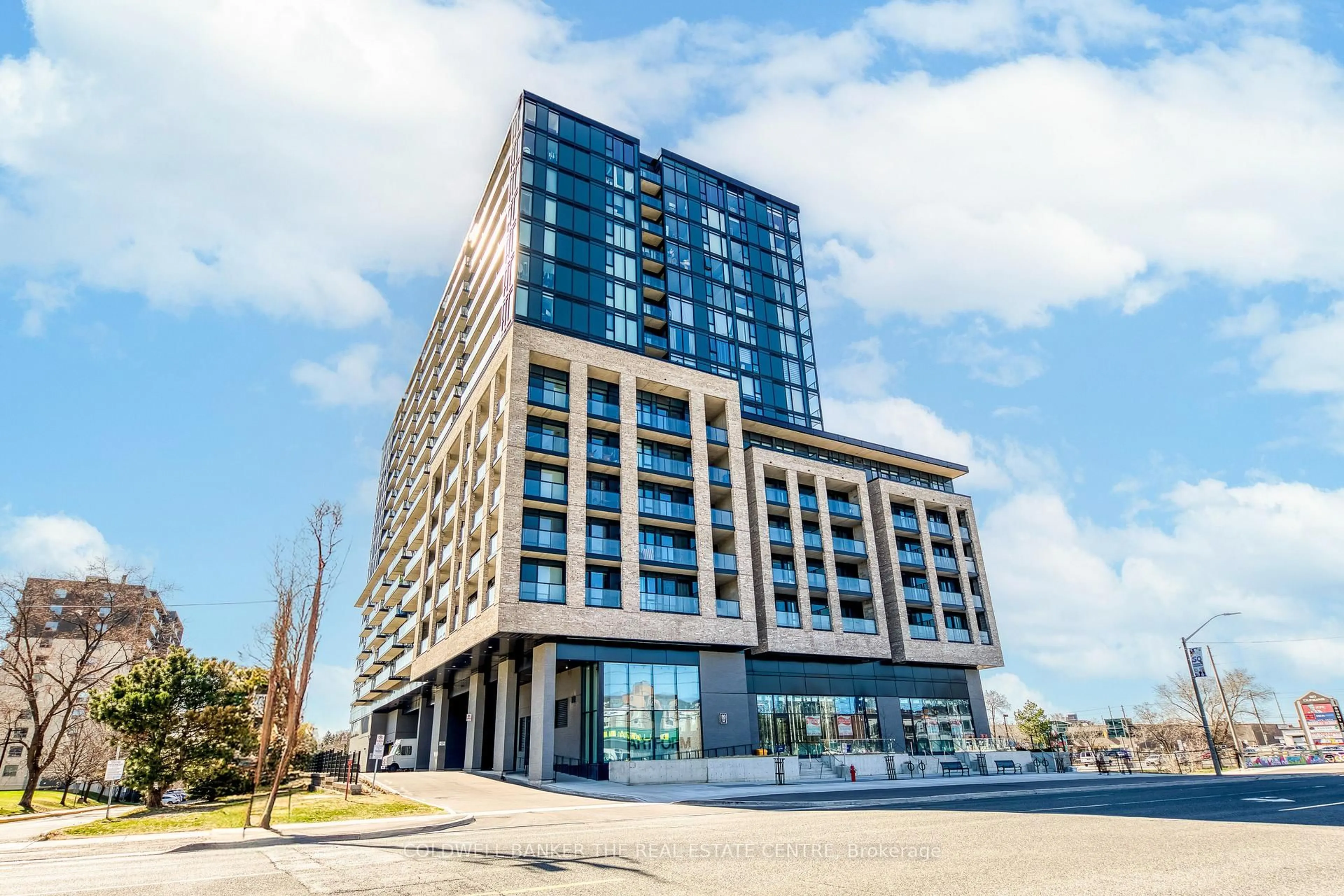 Indoor foyer for 86 DUNDAS St #709, Mississauga Ontario L5A 0B1