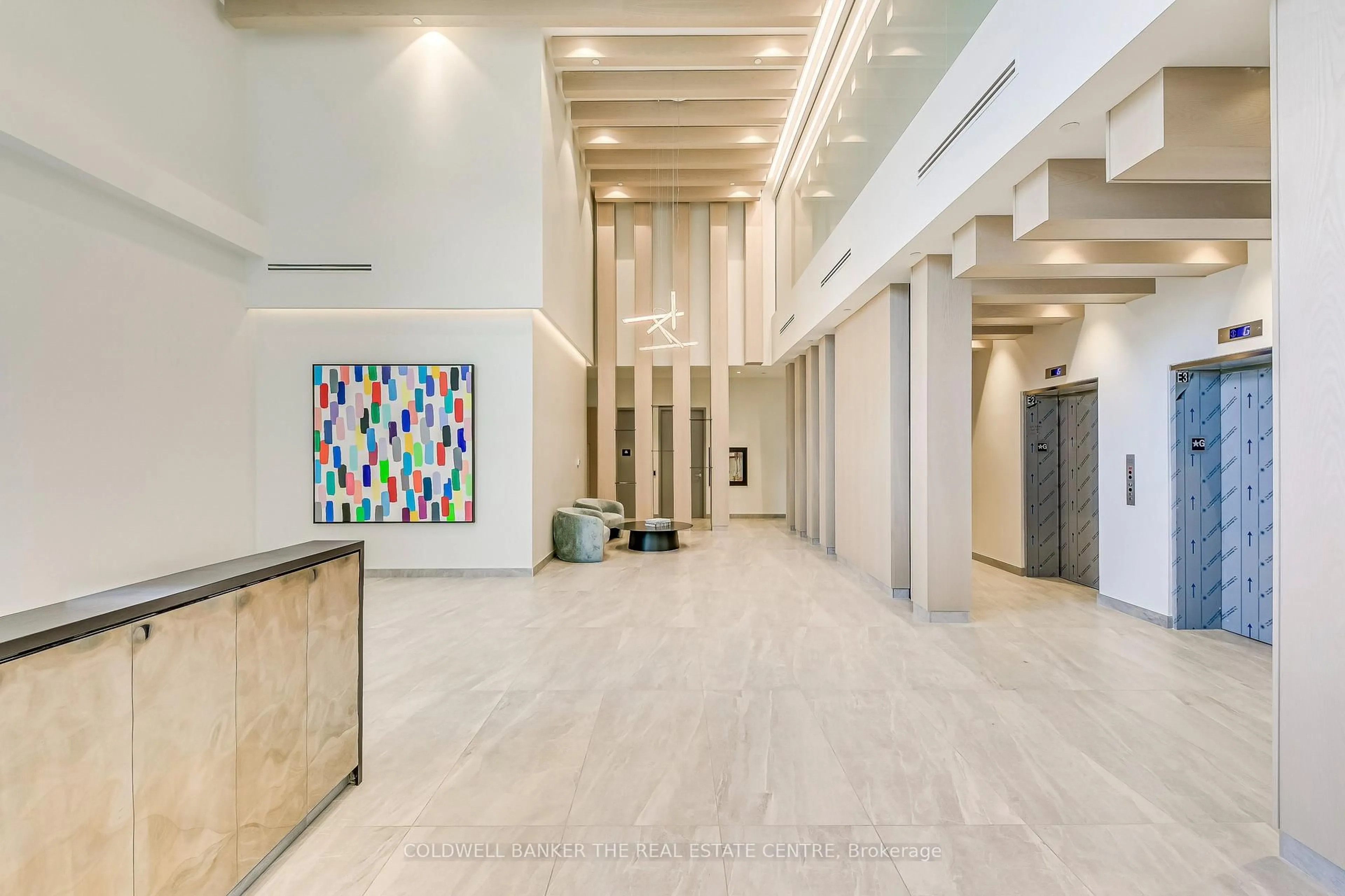 Indoor foyer for 86 DUNDAS St #709, Mississauga Ontario L5A 0B1