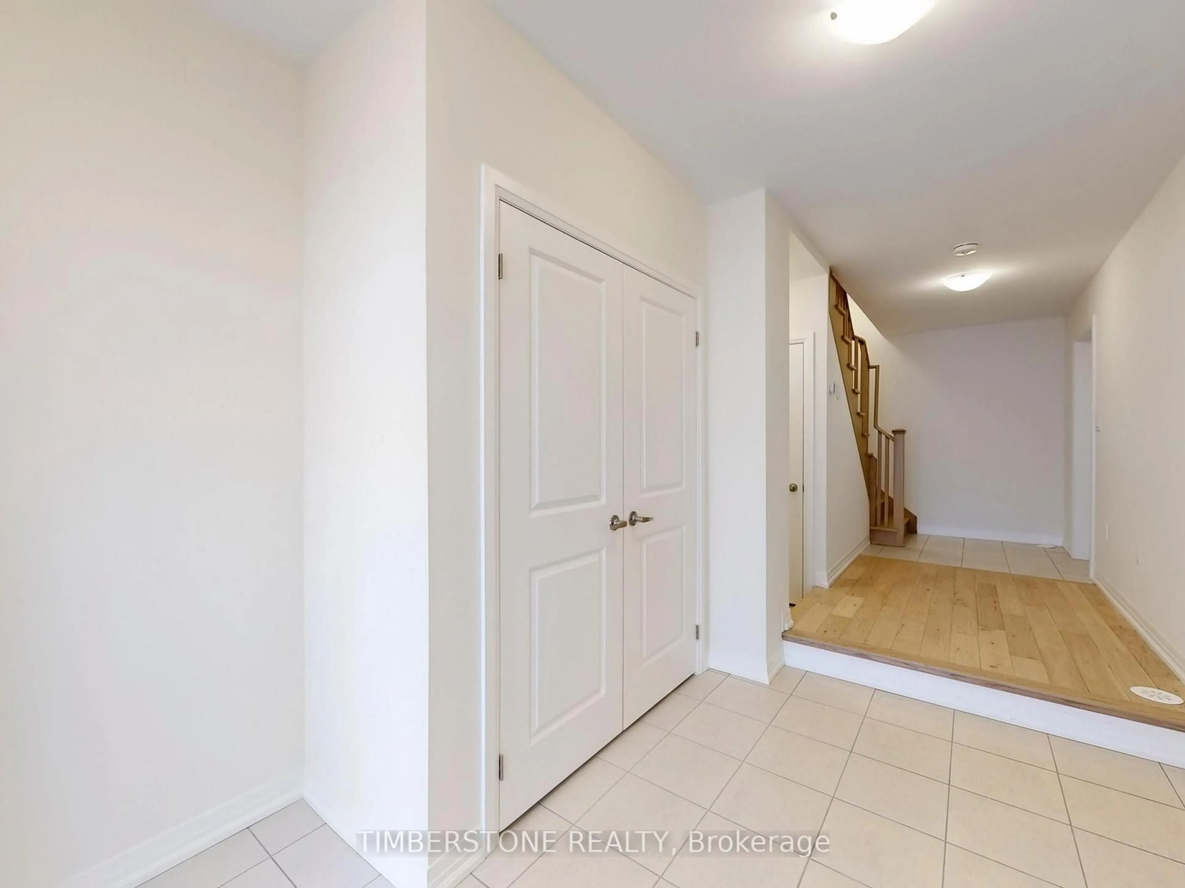 Indoor entryway for 22 Monreau Dr, Brampton Ontario L7A 5M1