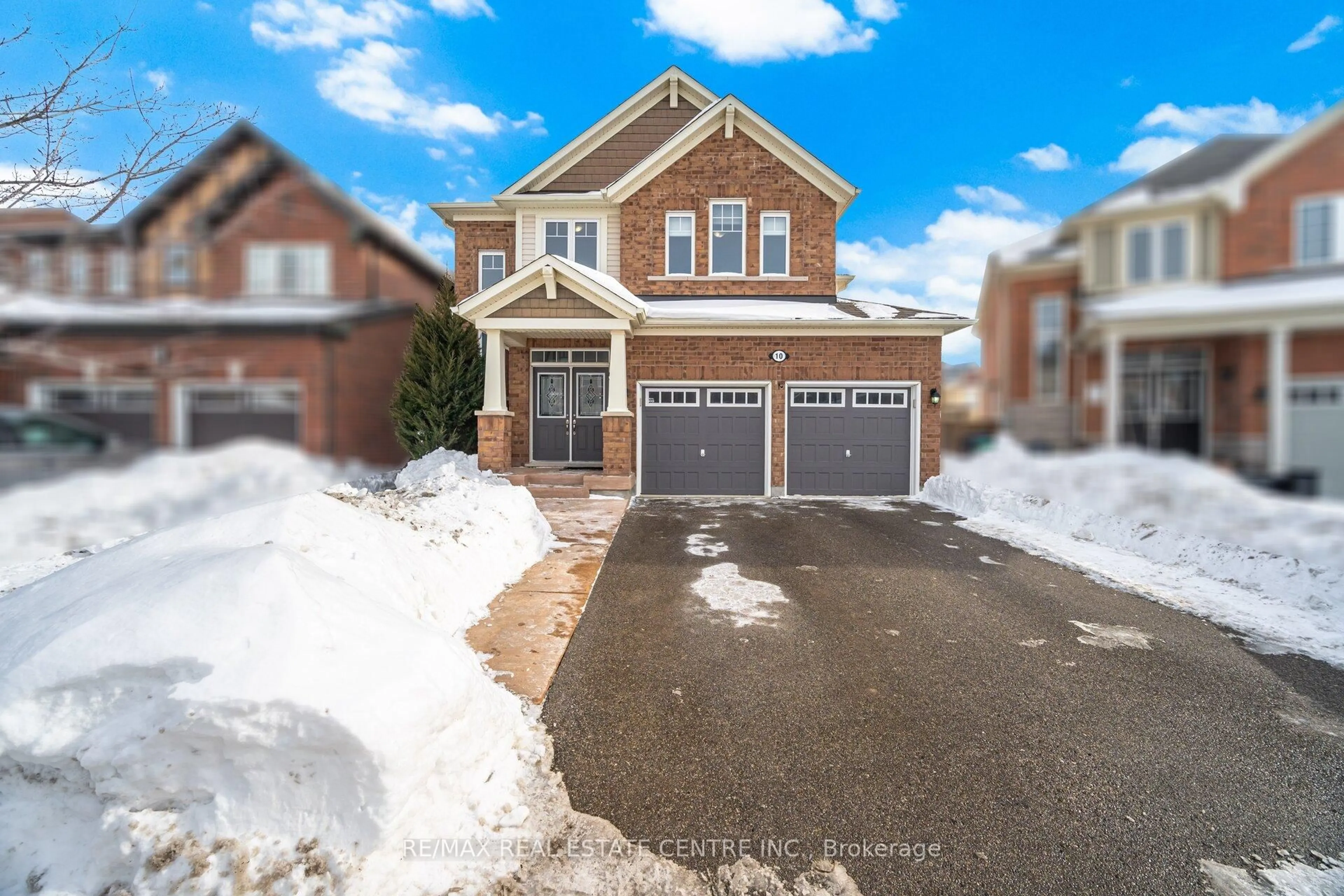 A pic from outside/outdoor area/front of a property/back of a property/a pic from drone, street for 10 Aldersgate Dr, Brampton Ontario K8P 5J6