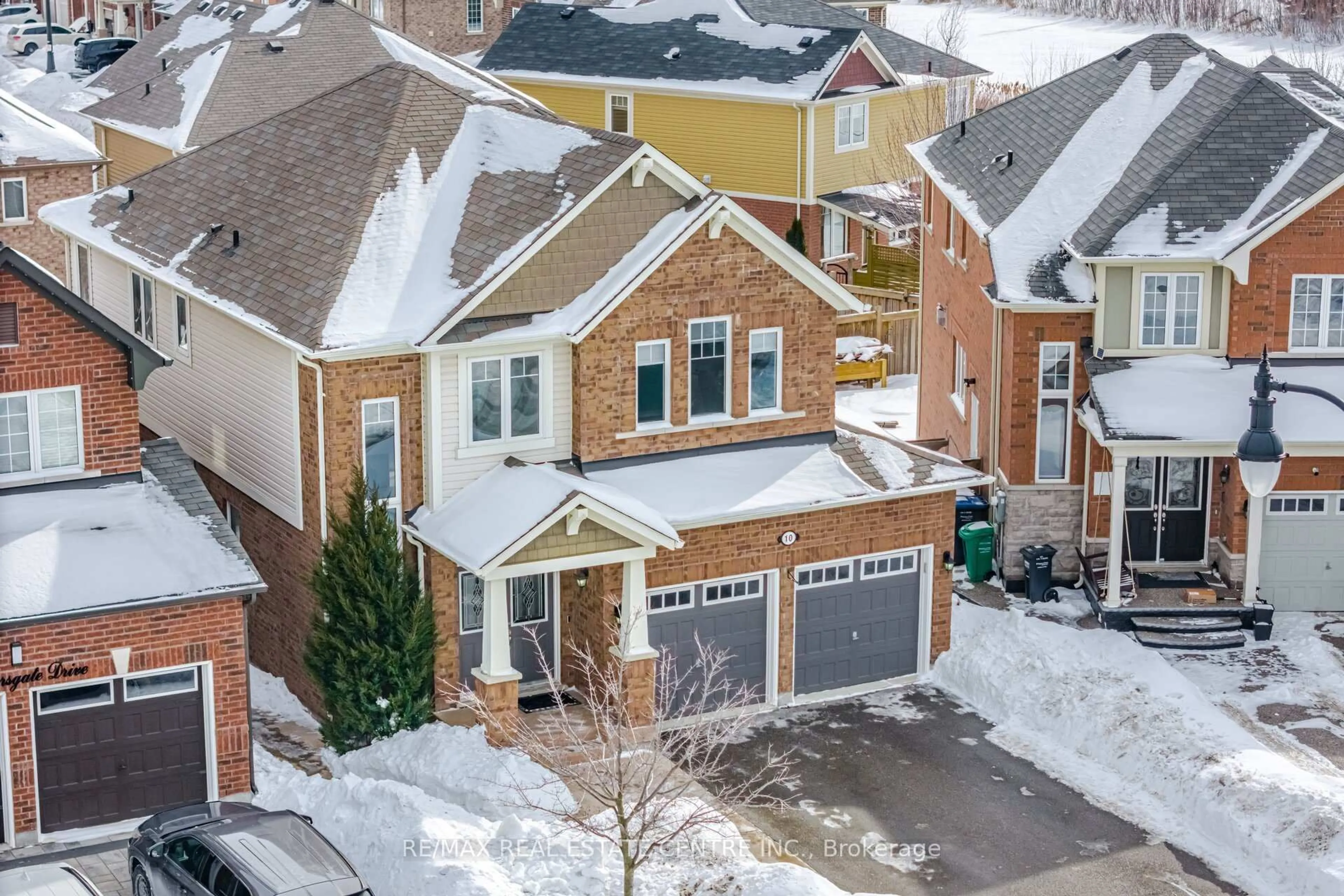 A pic from outside/outdoor area/front of a property/back of a property/a pic from drone, street for 10 Aldersgate Dr, Brampton Ontario K8P 5J6
