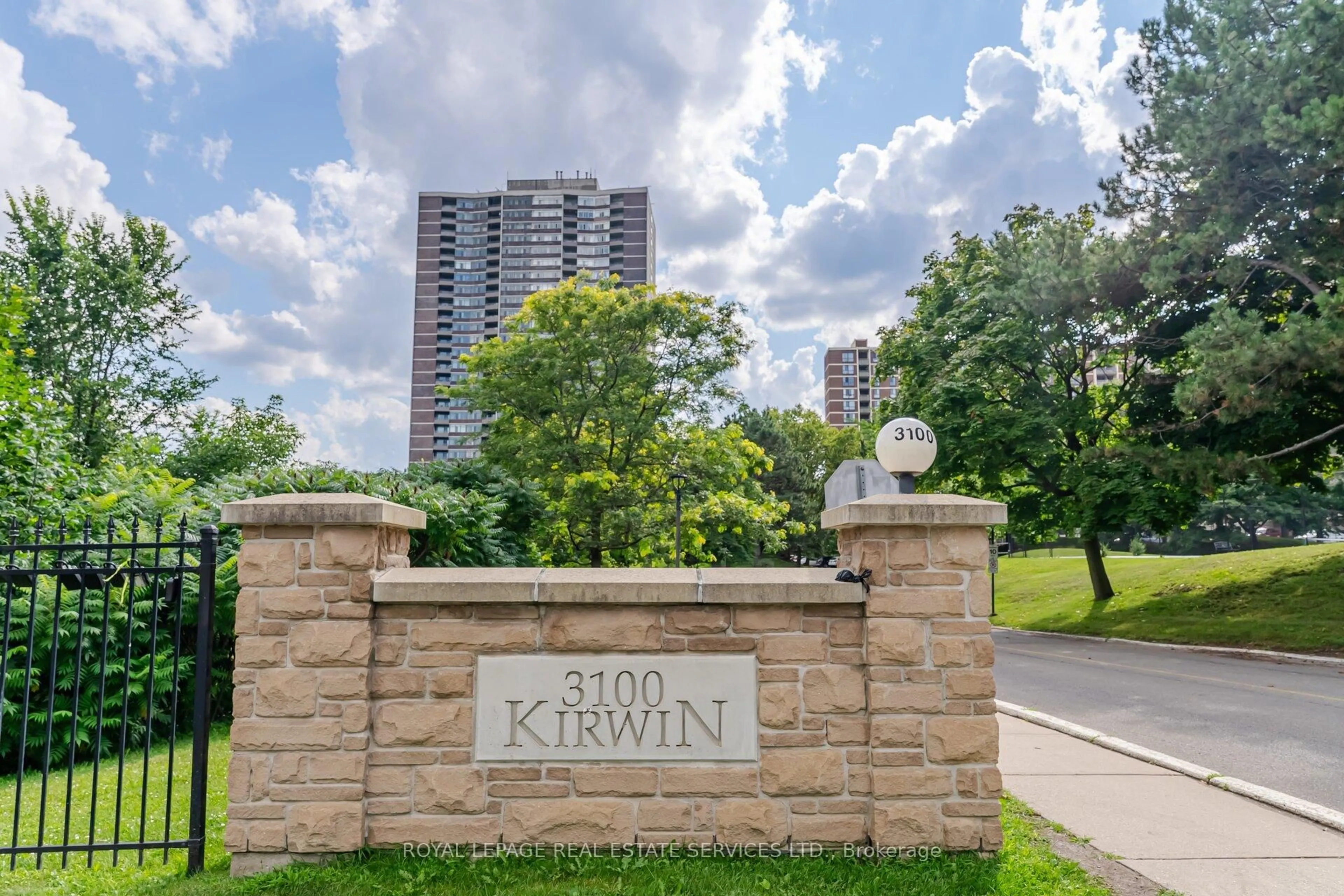 Unknown for 3100 Kirwin Ave #708, Mississauga Ontario L5A 3S6