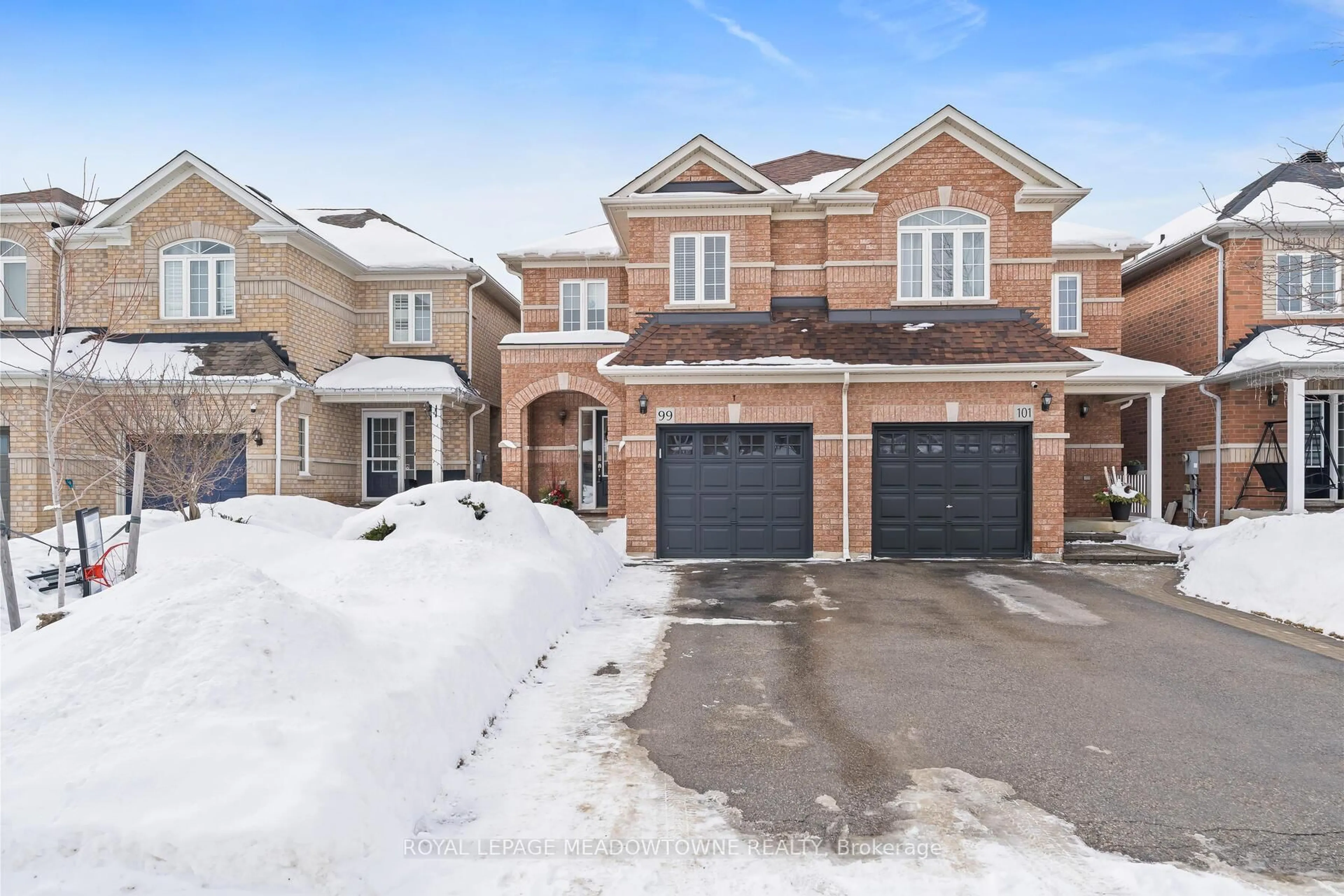 A pic from outside/outdoor area/front of a property/back of a property/a pic from drone, street for 99 Snowberry Cres, Halton Hills Ontario L7G 6M8