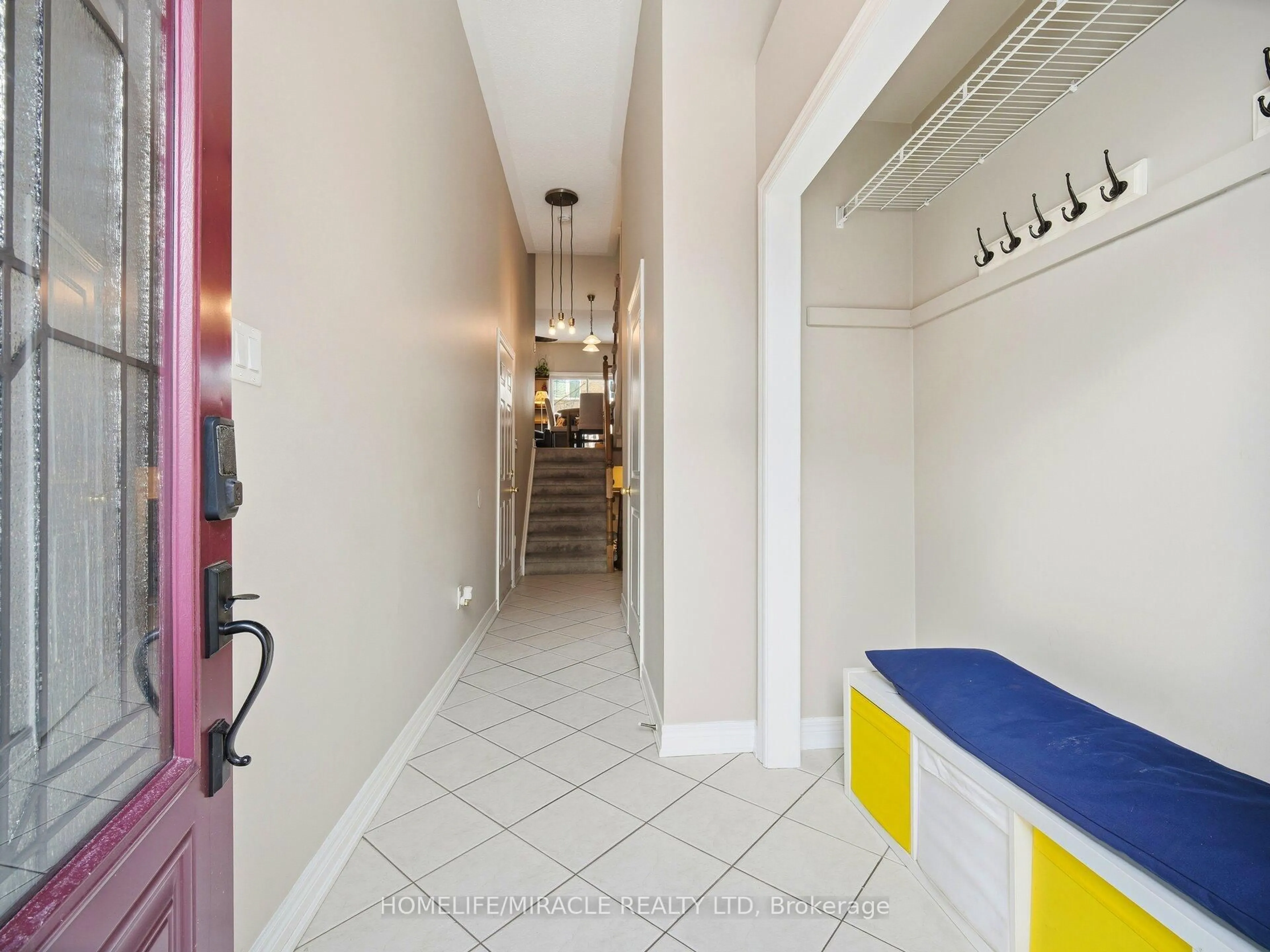 Indoor foyer for 3 Purple Finch Crt, Brampton Ontario L6X 5A3