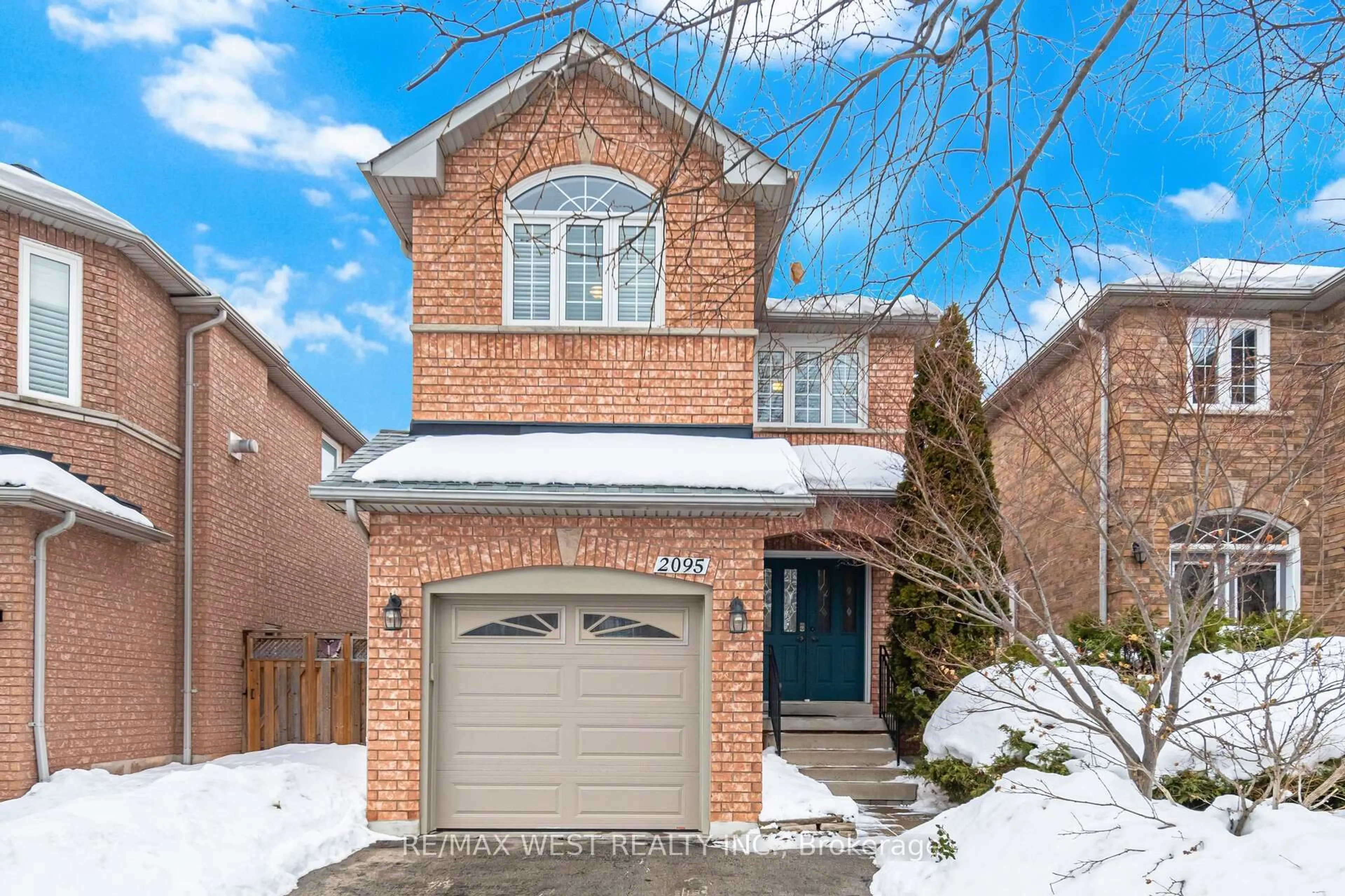 Home with brick exterior material, street for 2095 Westmount Dr, Oakville Ontario L6M 3P3