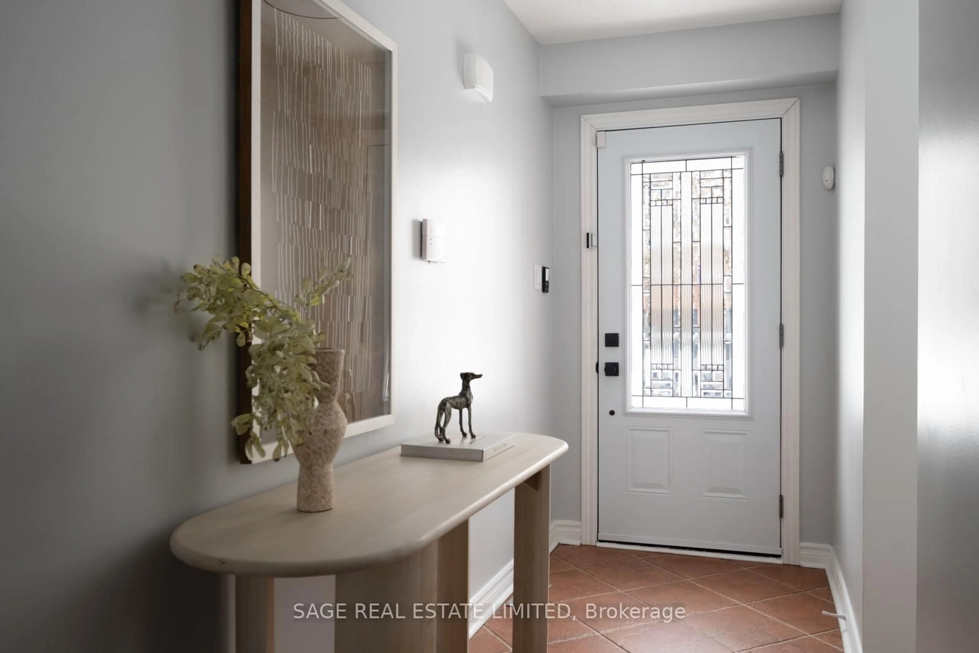 Indoor entryway for 2929 Redbud Ave, Oakville Ontario L6J 7J4