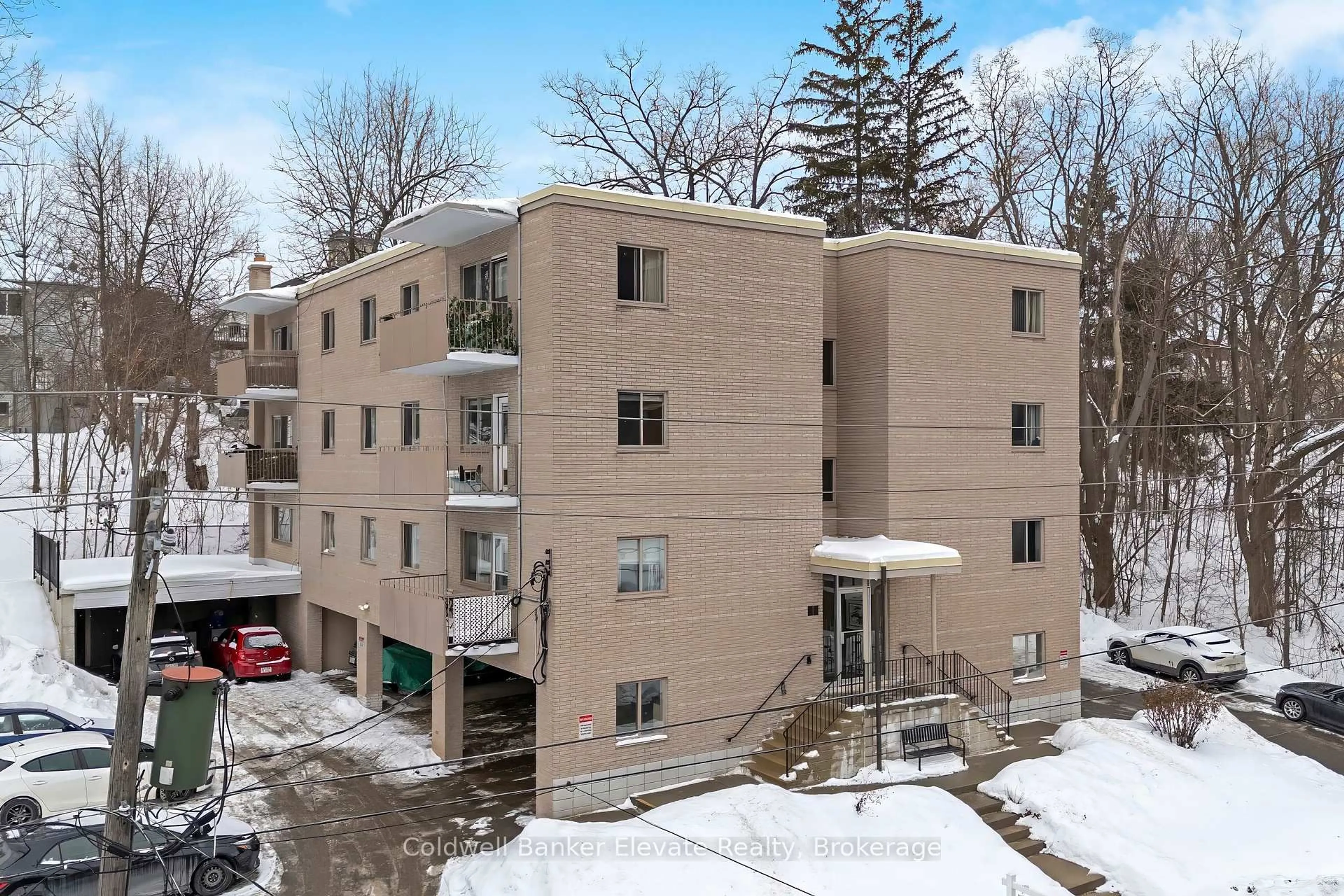 A pic from outside/outdoor area/front of a property/back of a property/a pic from drone, building for 49 Park Ave #402, Halton Hills Ontario L7G 3H9