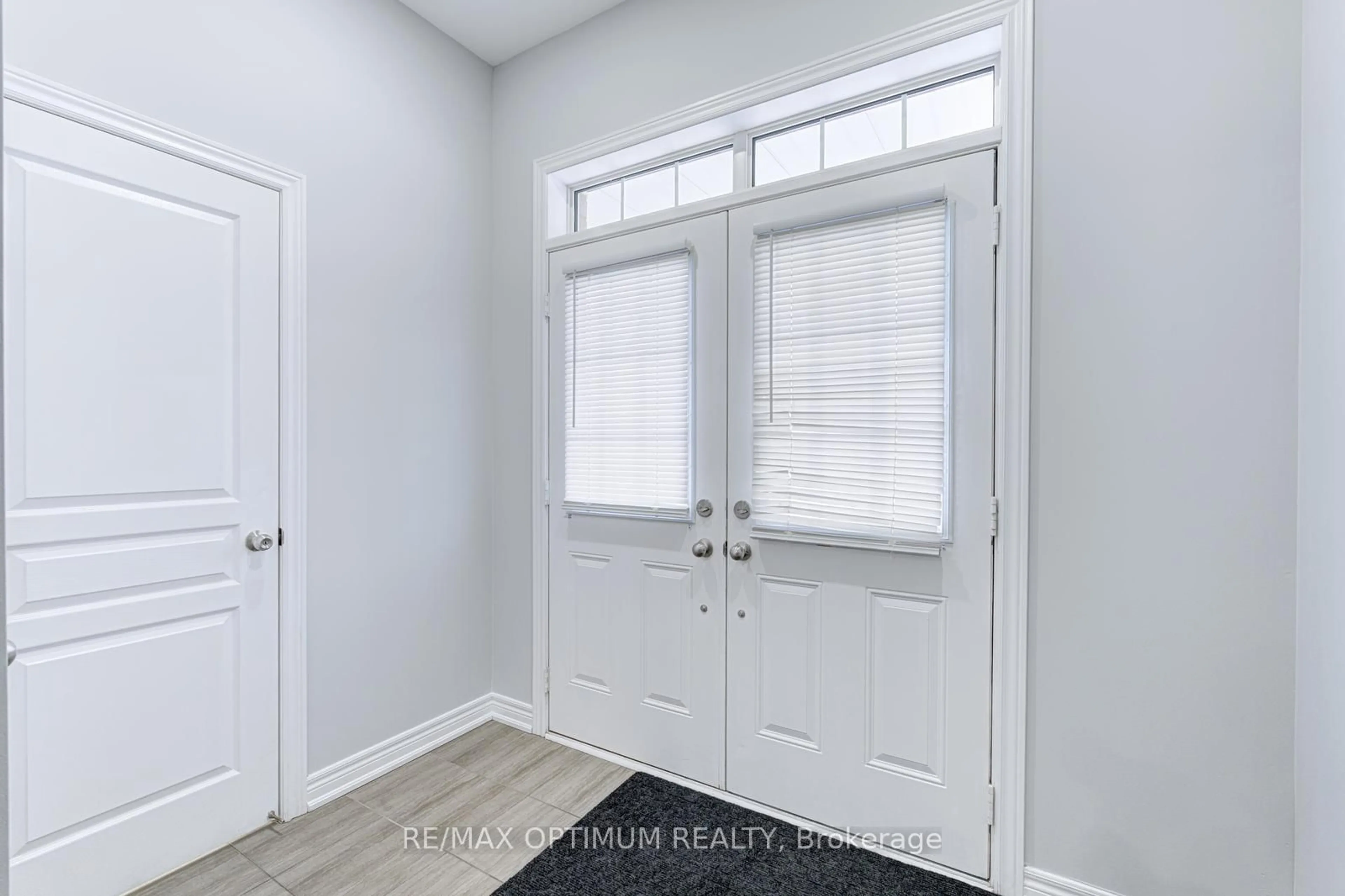 Indoor entryway for 4 Humberstone Cres, Brampton Ontario L7A 4C4