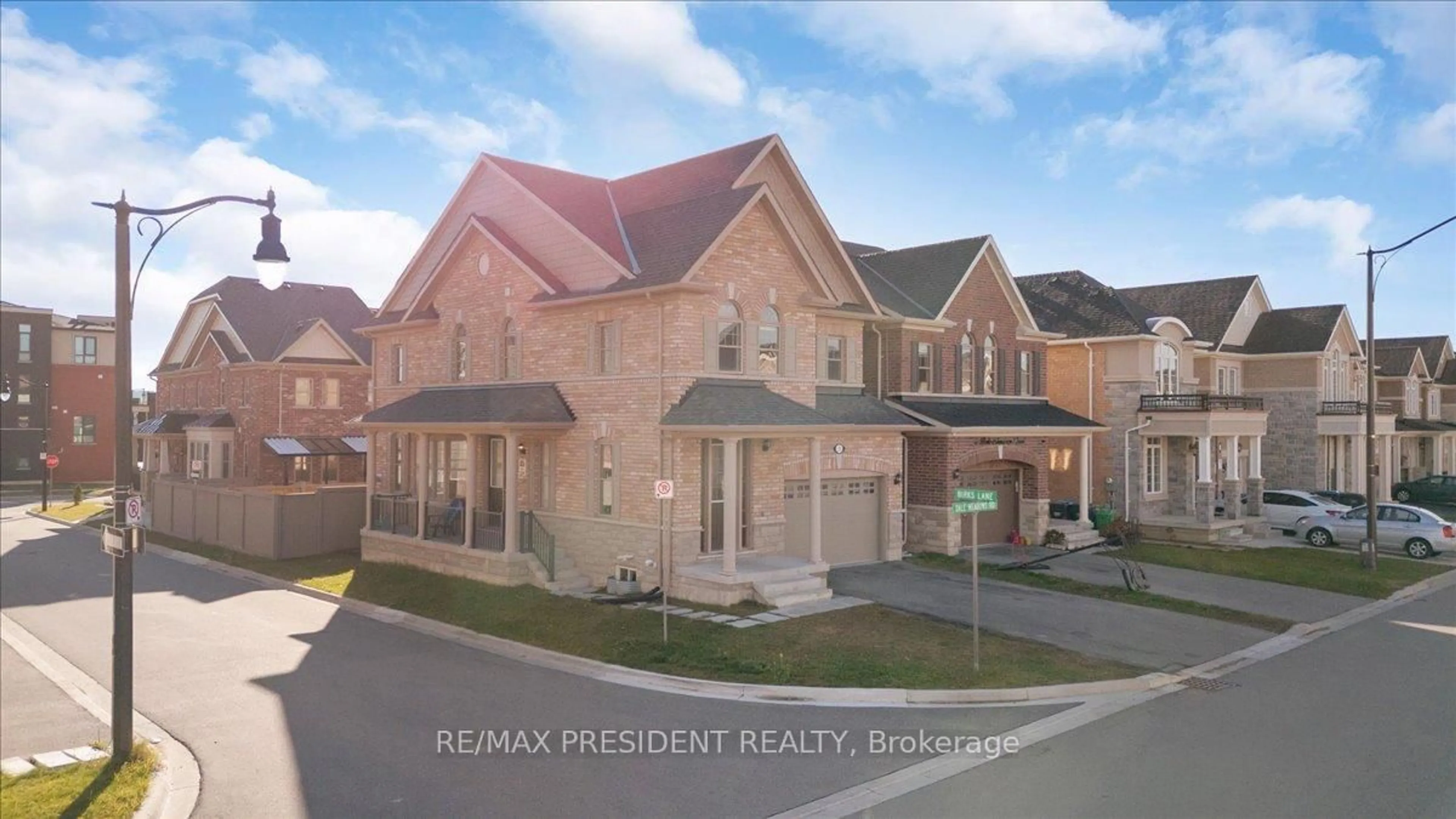 A pic from outside/outdoor area/front of a property/back of a property/a pic from drone, street for 3 DALE MEADOWS Rd, Brampton Ontario L7A 4Z9