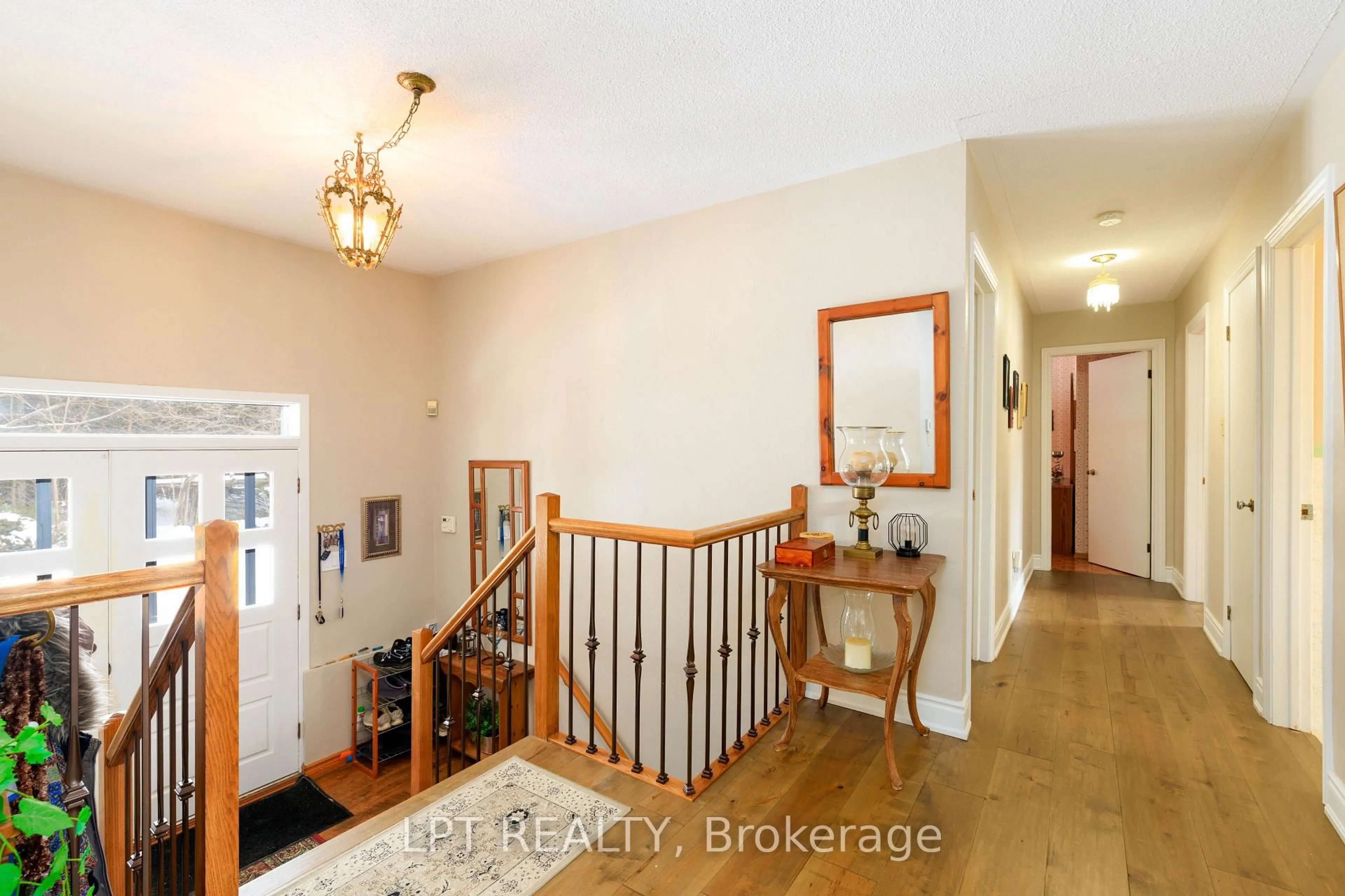 Indoor entryway for 15142 Mount Pleasant Rd, Caledon Ontario L7E 3M4