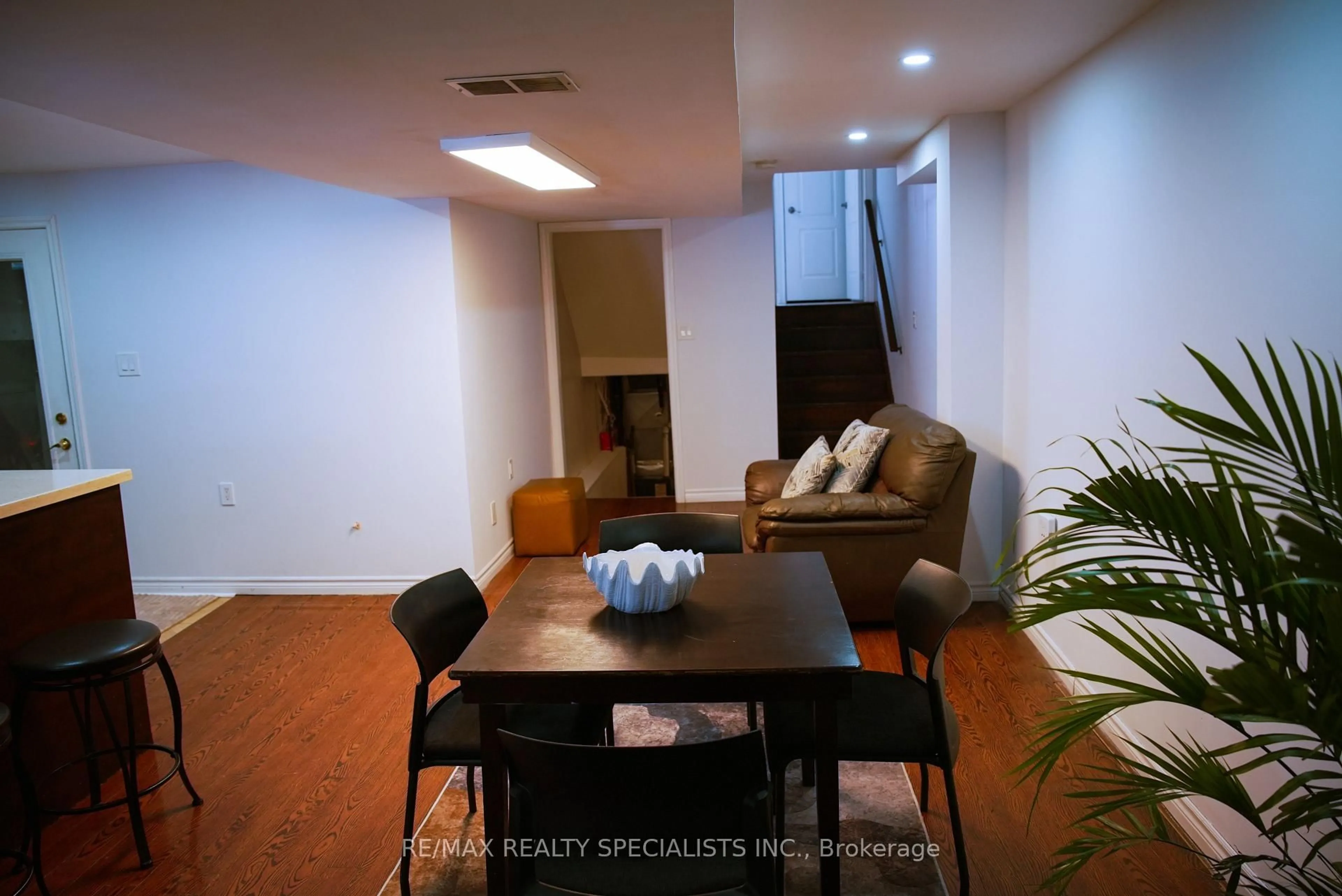 Unknown for 43 Pefferlaw Circ, Brampton Ontario L6Y 0L6