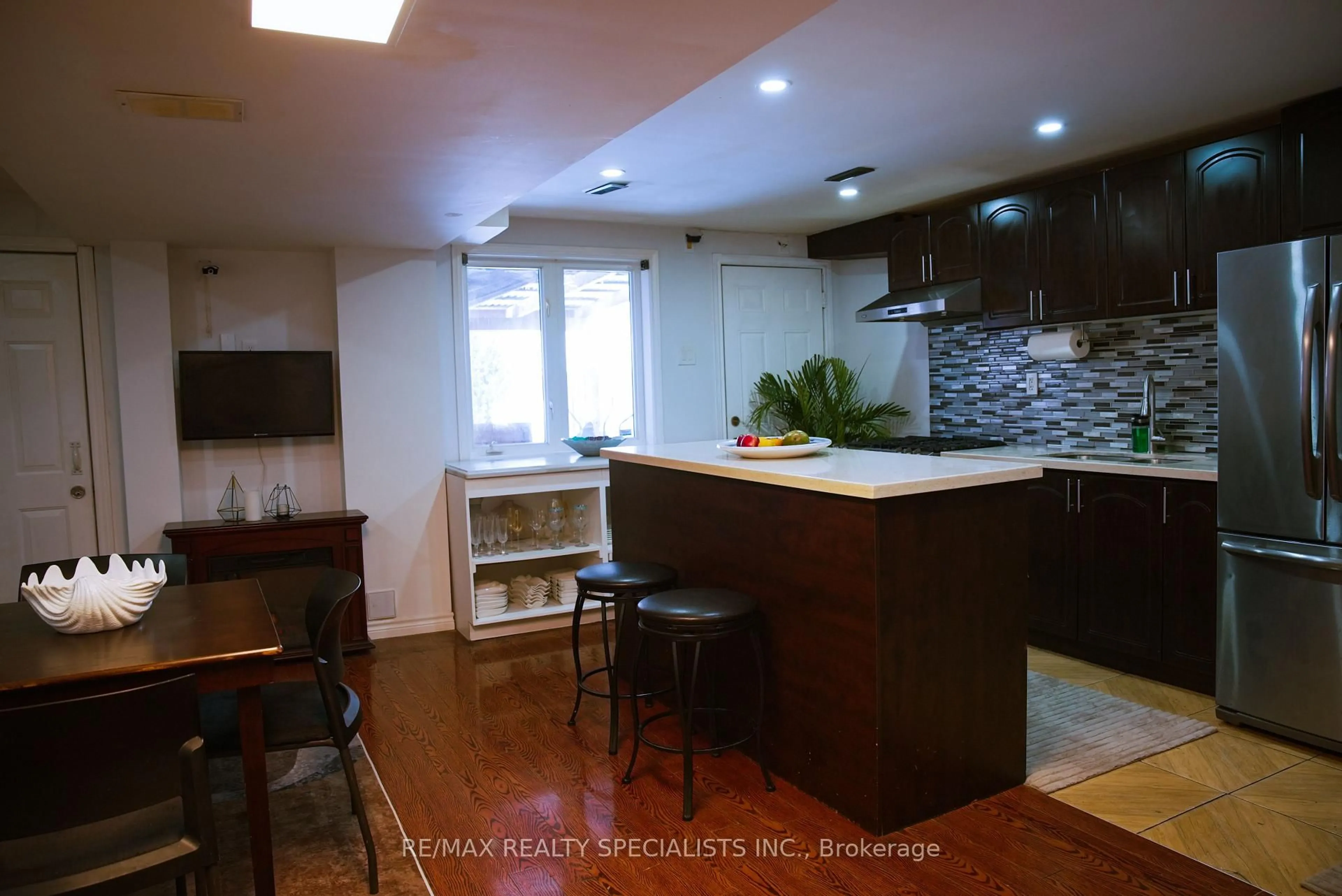 Open concept kitchen, unknown for 43 Pefferlaw Circ, Brampton Ontario L6Y 0L6