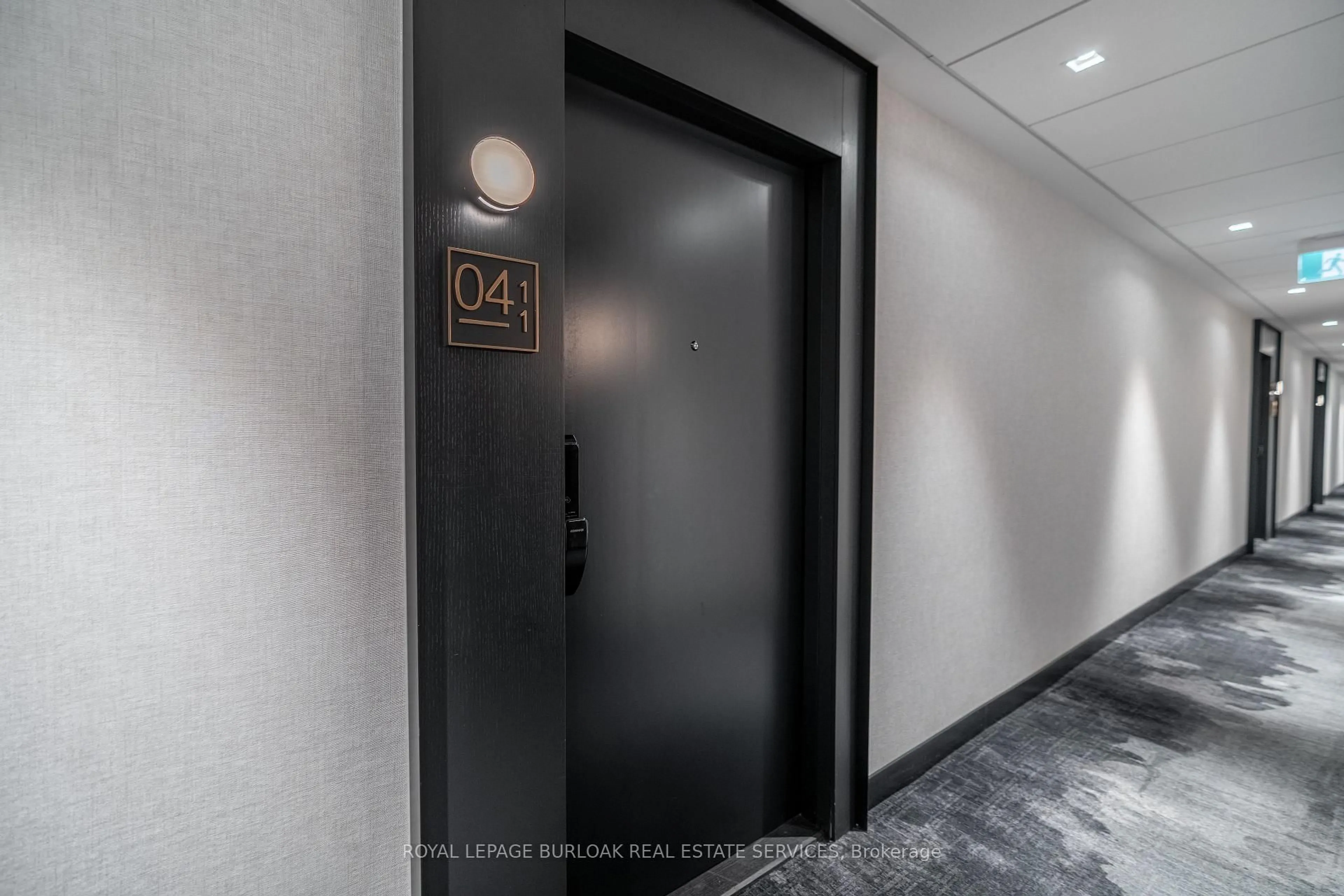 Indoor foyer for 3200 William Coltson Ave #411, Oakville Ontario L6H 7W6