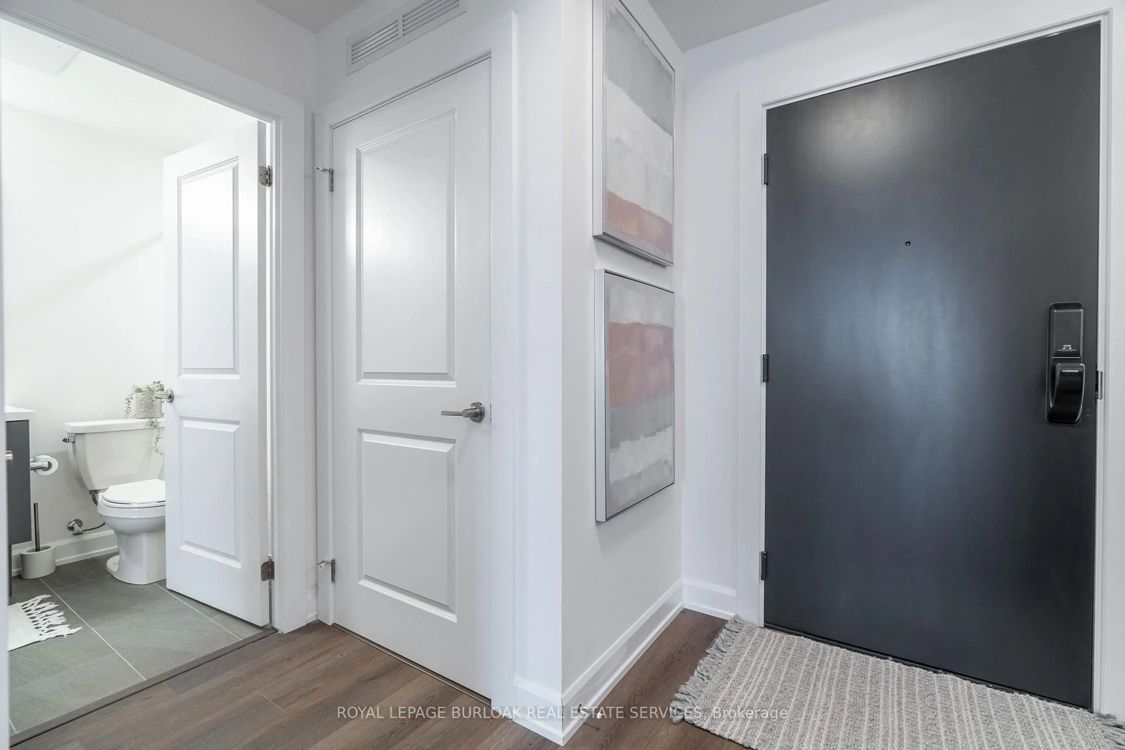 Indoor entryway for 3200 William Coltson Ave #411, Oakville Ontario L6H 7W6