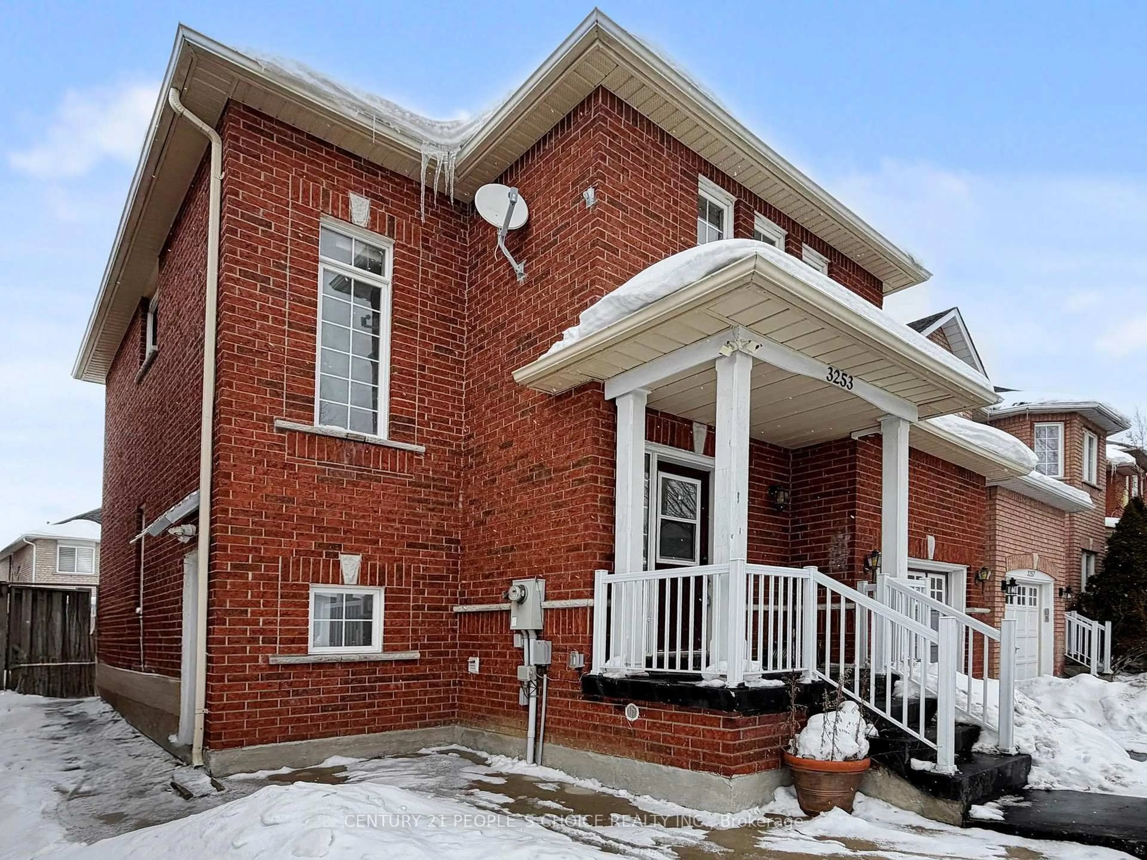 Home with brick exterior material, building for 3253 Bruzan Cres, Mississauga Ontario L5N 8E7